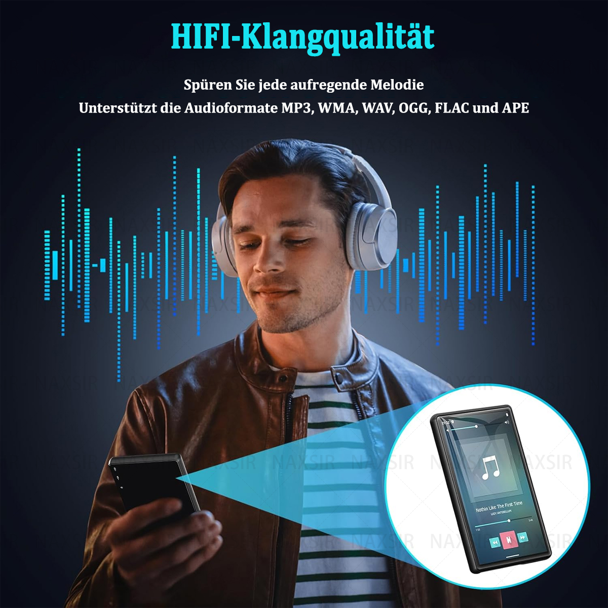 Ein Mann mit Kopfhörern hört Musik auf einem Gerät. Hinter ihm wird eine blaue Schallwellengrafik gezeigt.