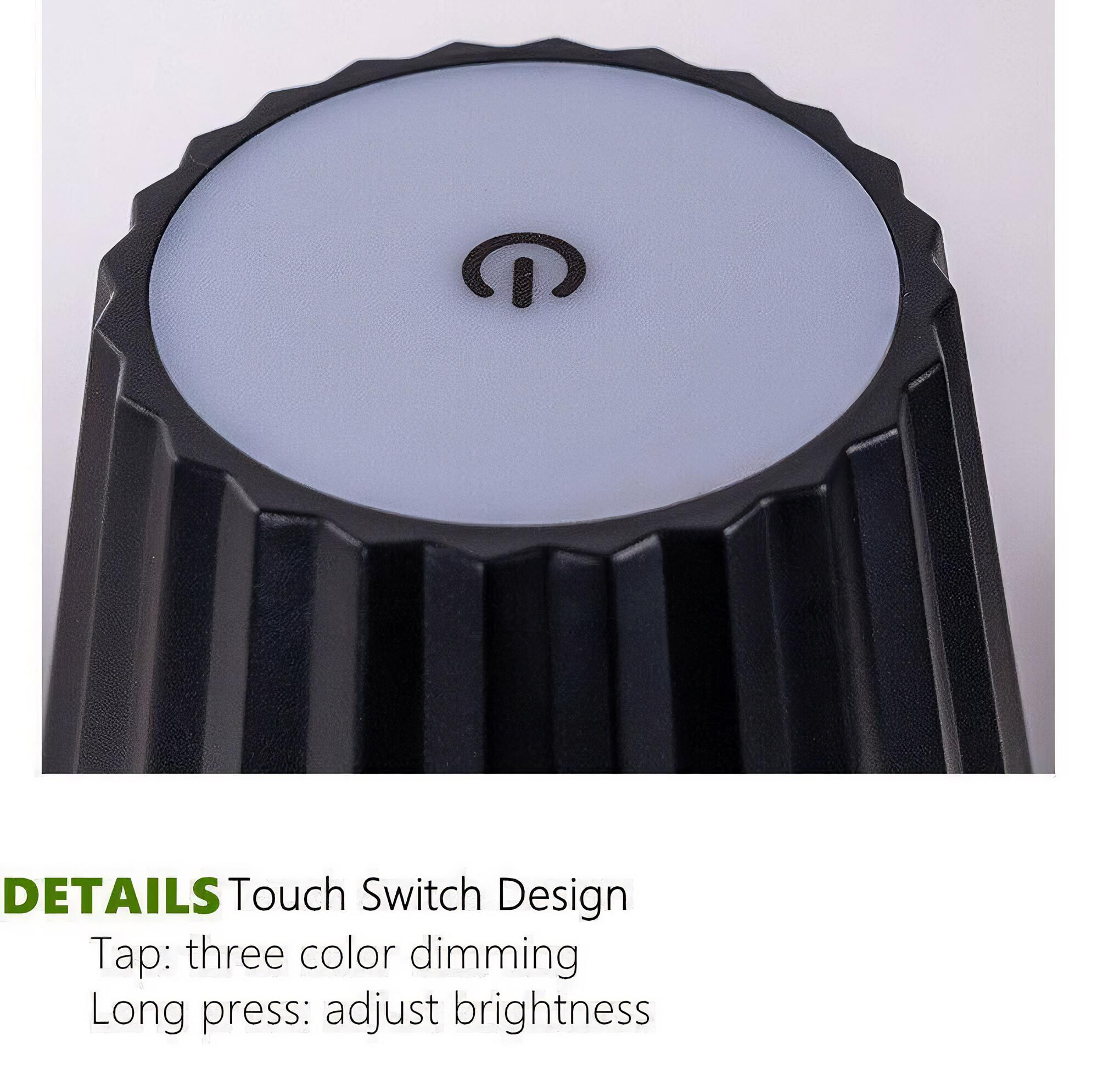 Nahaufnahme eines Touch-Schalters an einer Lampe. Es hat drei Farbeinstellungen und passt die Helligkeit an.