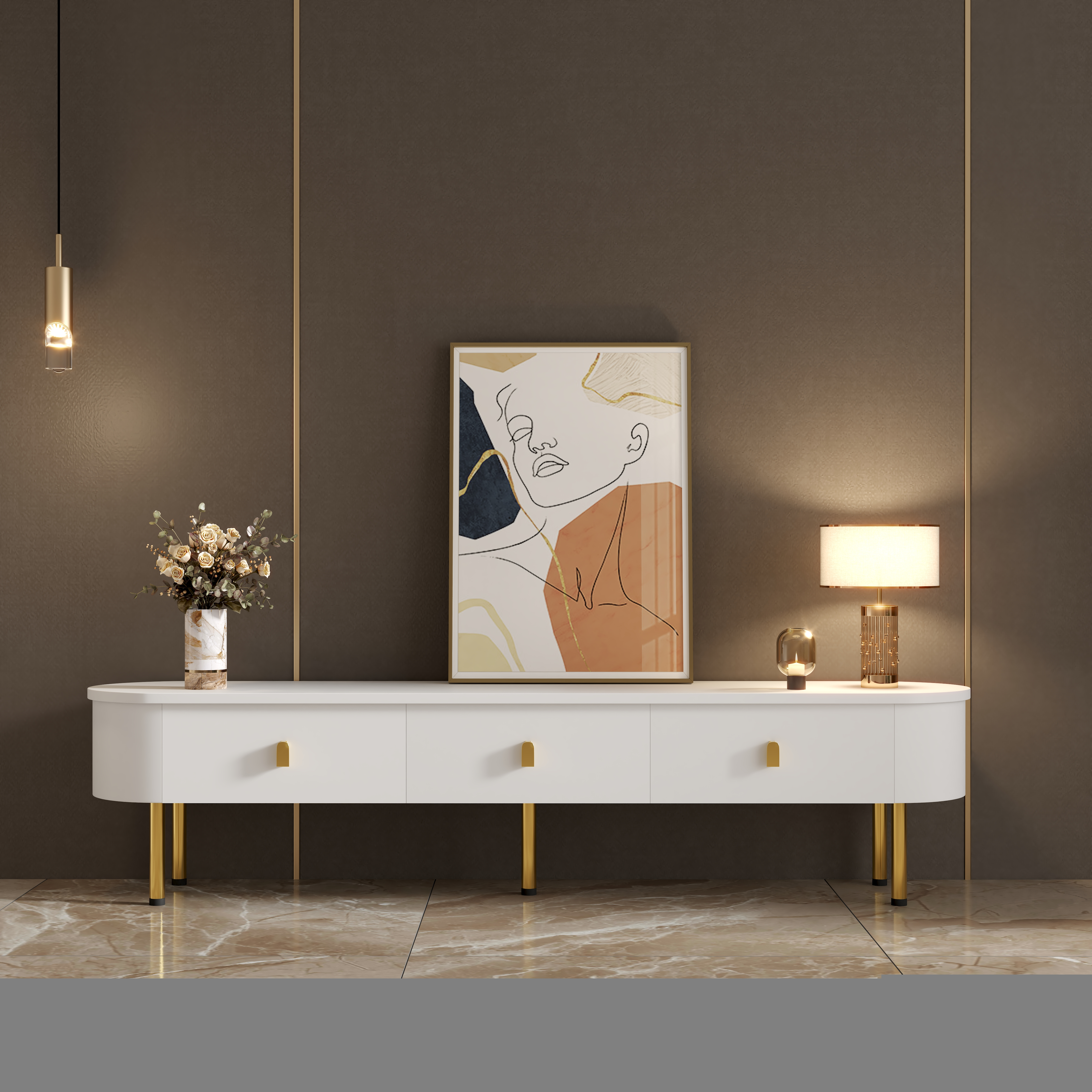 Ein weißer TV-Ständer mit drei Schubladen, einem Gemälde darüber, und Lampe und Vase an den Seiten.