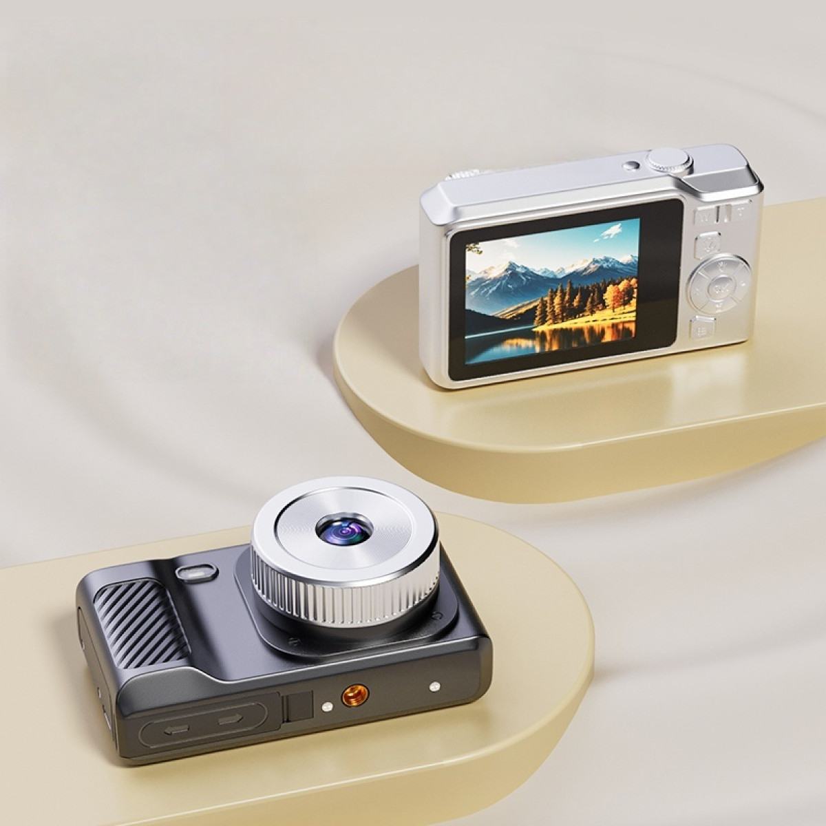 Twee camera's op een beige oppervlak, één zilver, één zwart, beide met schermen.