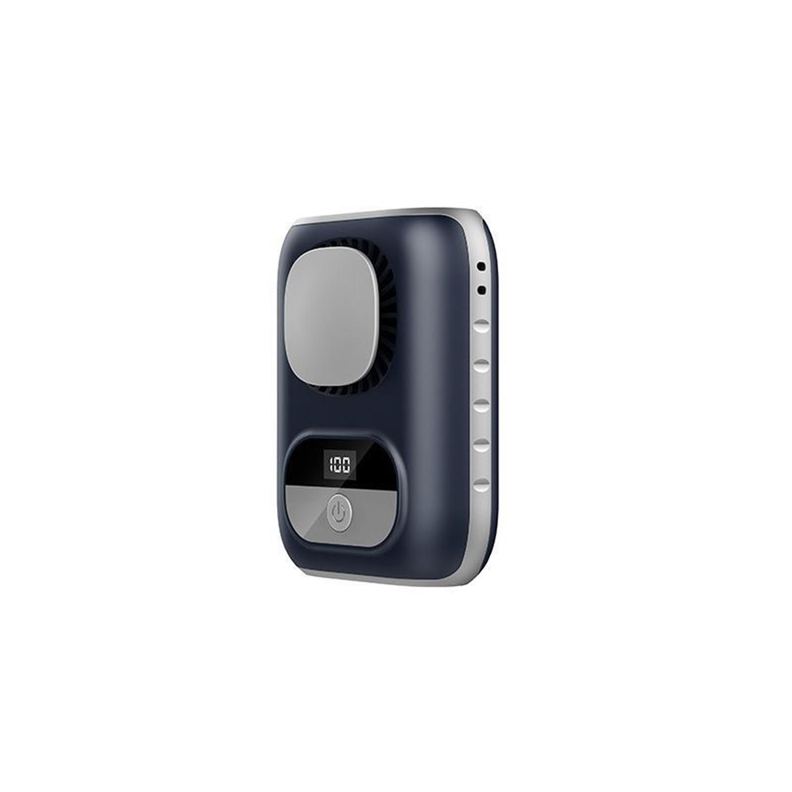 Ein kleiner marineblauer und grauer tragbarer Ventilator mit Display und Ein/Aus-Taste.