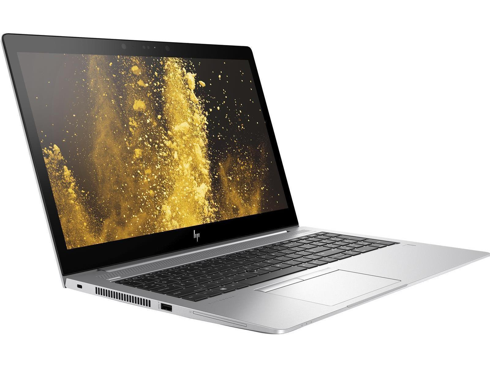 Silberner Laptop, geöffnet, auf weißem Hintergrund. Tastatur und Bildschirm sichtbar. Schwarzer Rand.