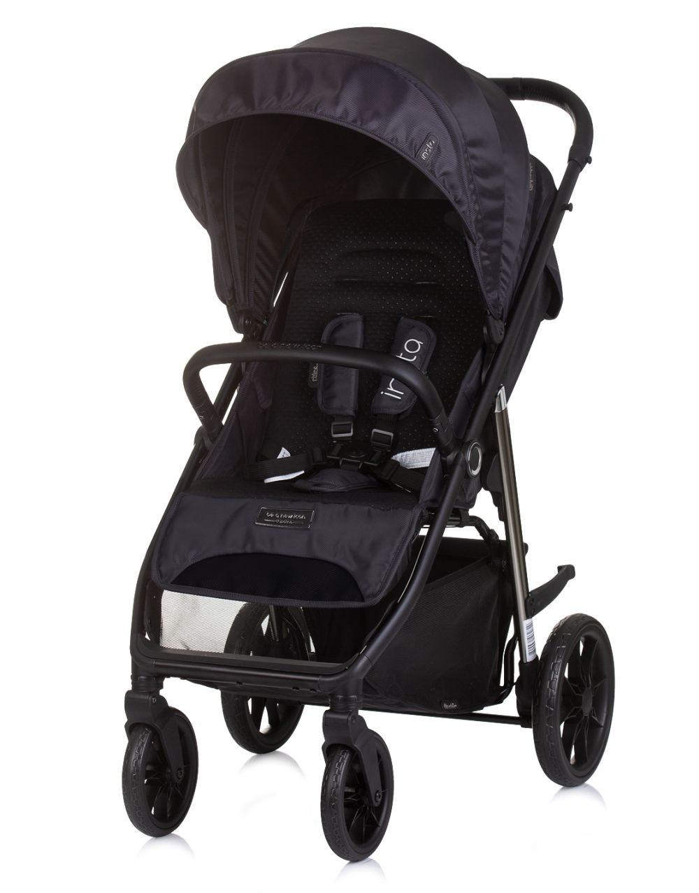 Schwarzer Kinderwagen mit schwarzem Sitz und Verdeck. Weißer Hintergrund.