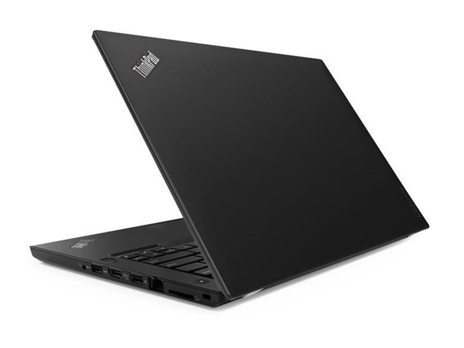 Schwarzer ThinkPad-Laptop, Rückansicht, leicht geöffnet, Tastatur und Anschlüsse zeigend, auf weißem Grund.
