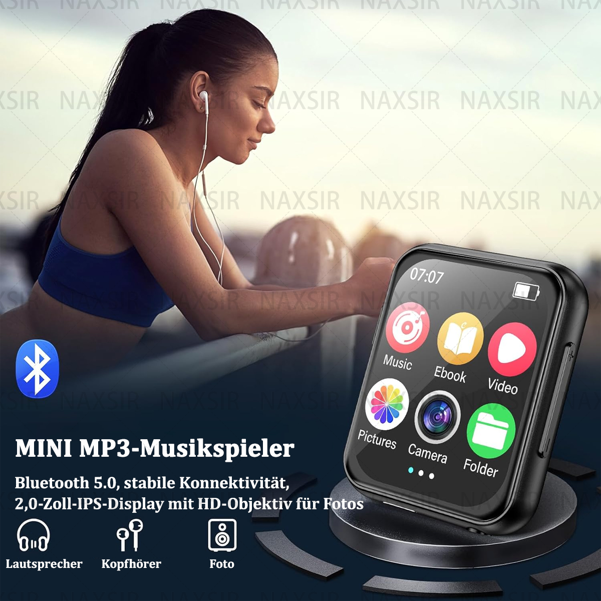 Donna in abbigliamento sportivo usa lettore MP3 con Bluetooth. Display mostra icone app, indossa auricolari.
