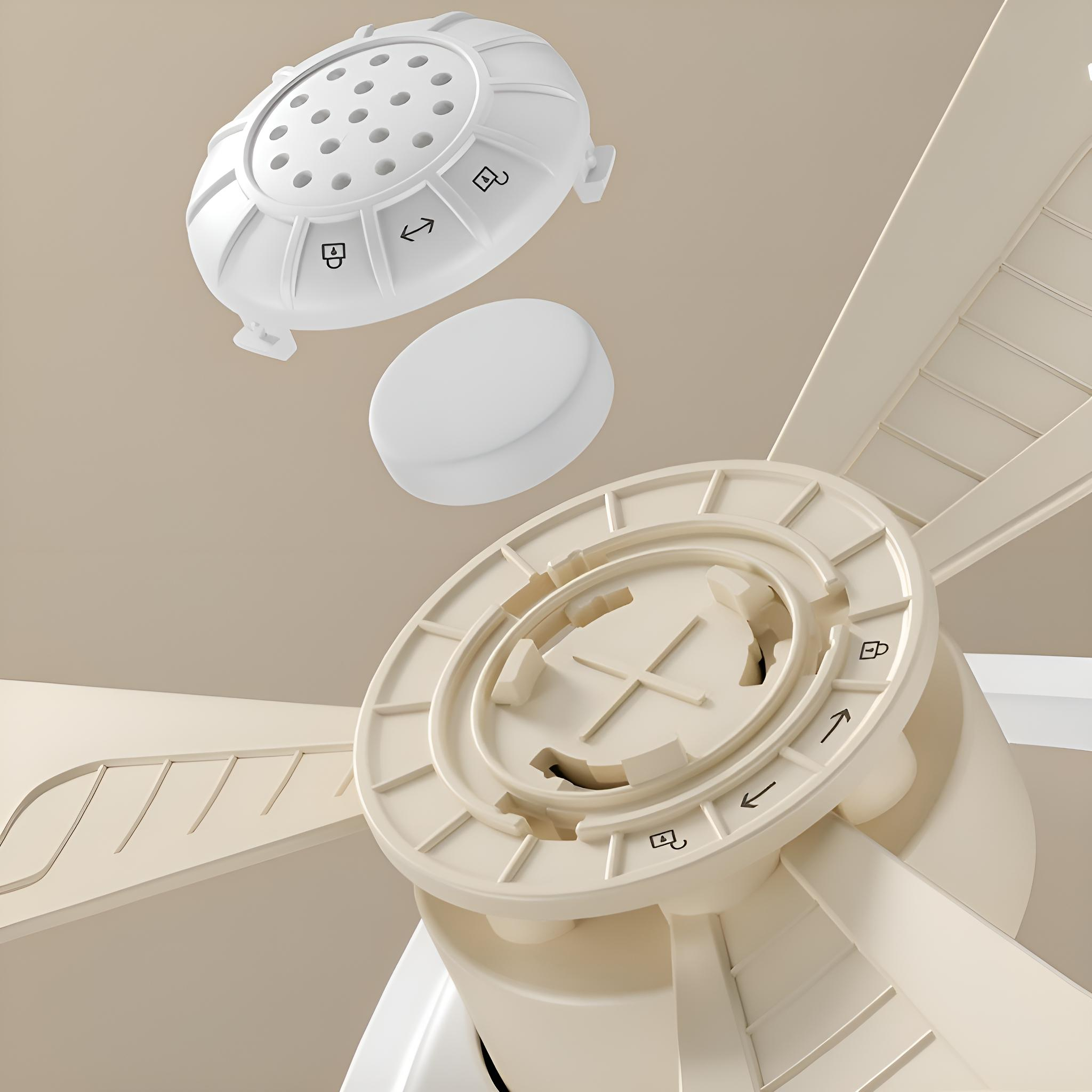 Zerlegte Ventilatorteile, die die Rotorblätter und Innenkomponenten zeigen.