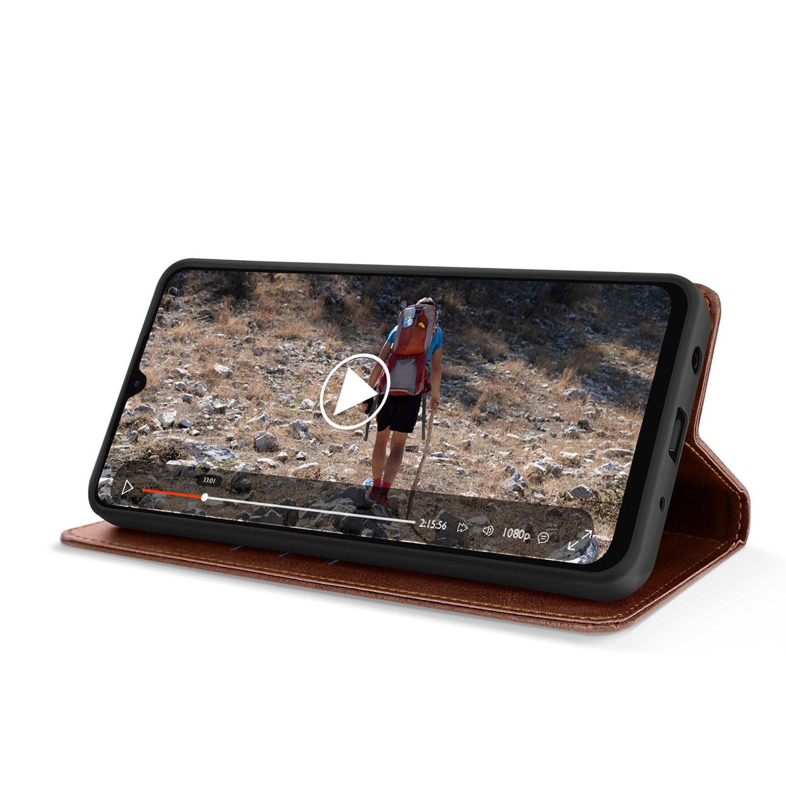 Una custodia per smartphone su una superficie. Lo schermo mostra un video di un'escursione.
