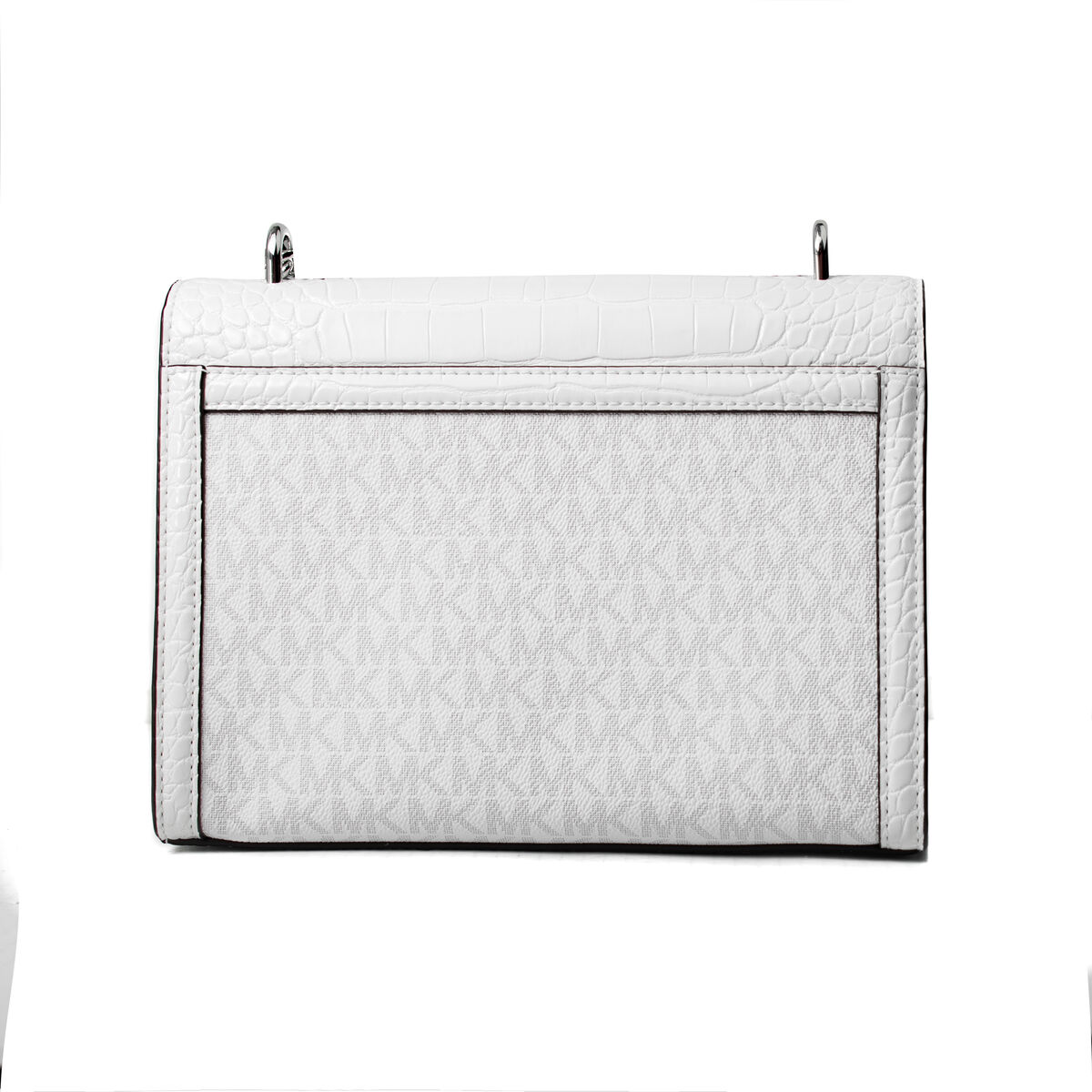 Rückansicht der weißen Michael Kors Handtasche. Weißes MK-Logomuster und krokodilartige Textur.