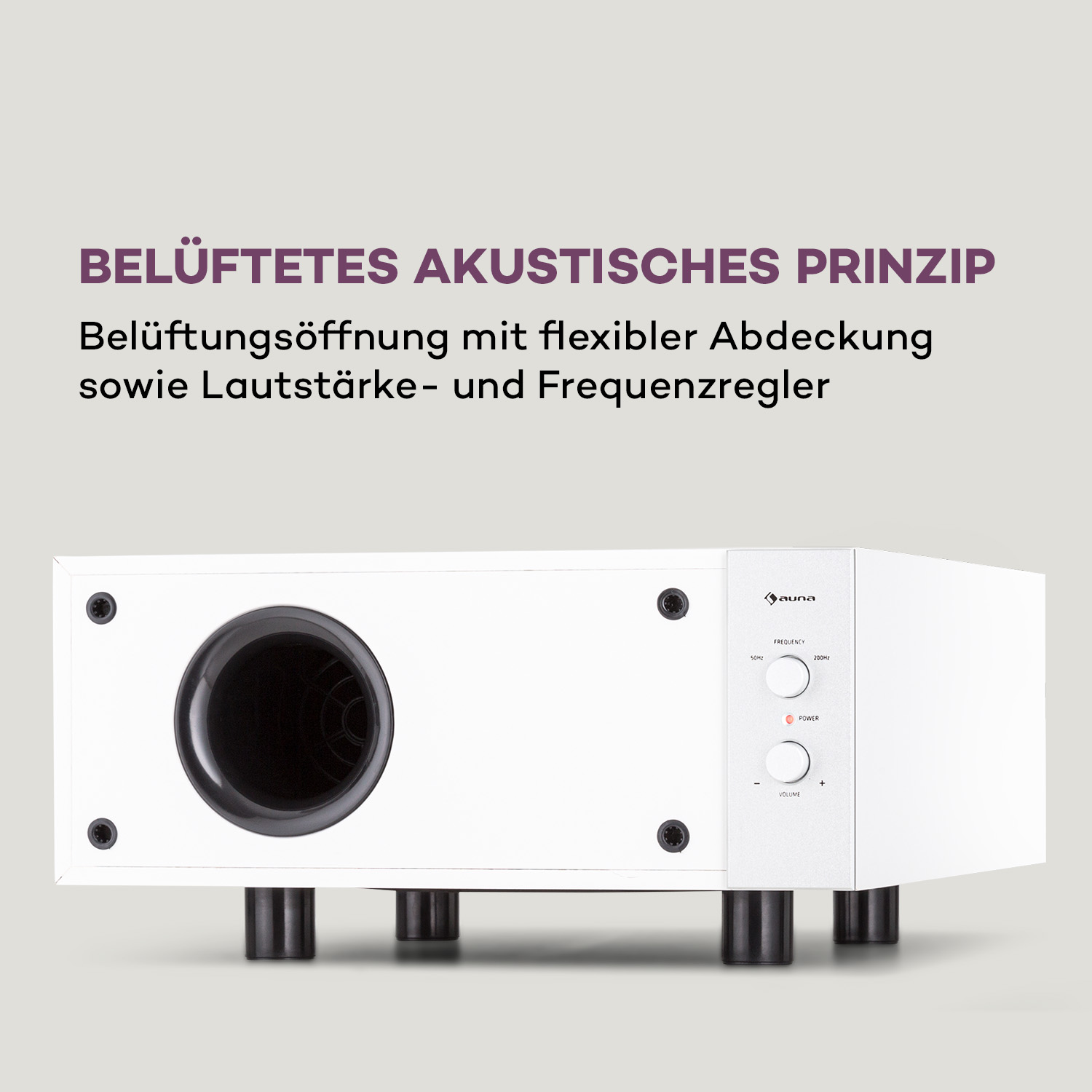 Weißer Subwoofer mit großem Lautsprecher und Bedienknöpfen. Text oben ist sichtbar.