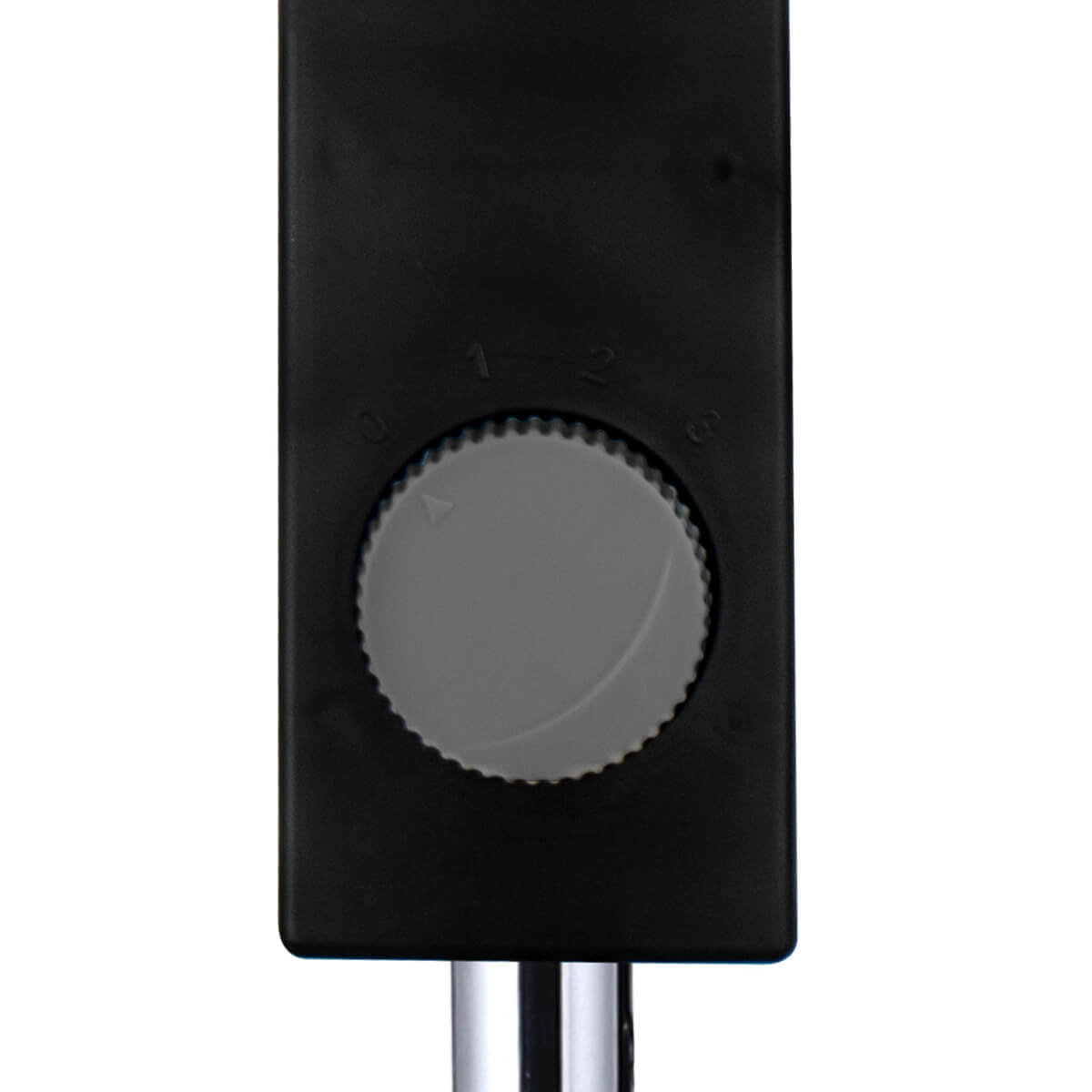 Primer plano de un dial de control de velocidad de ventilador negro con los números 0-3.