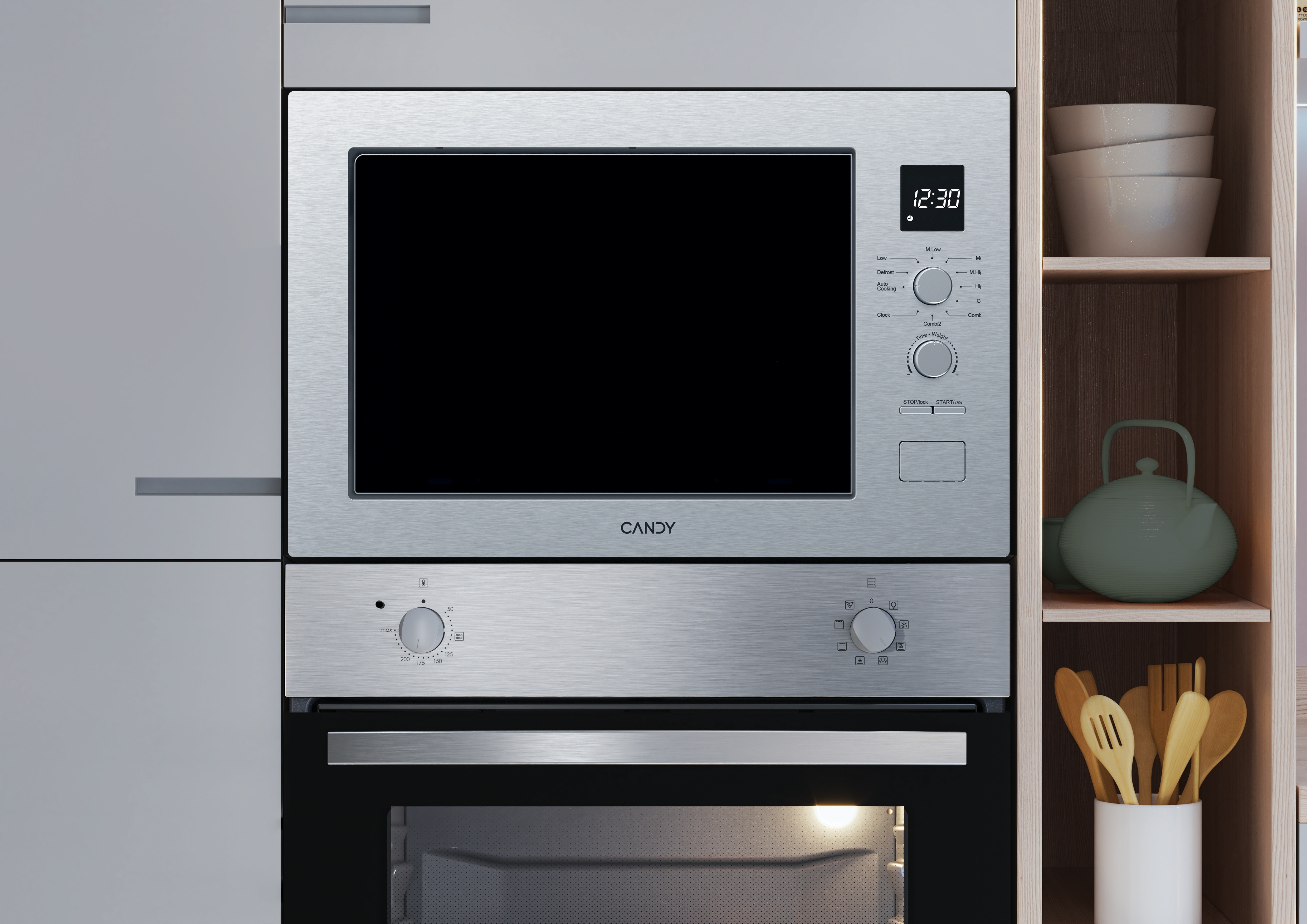 Een magnetron ingebouwd in een keukenkast. De oven heeft een zwarte deur en een digitale klokweergave.