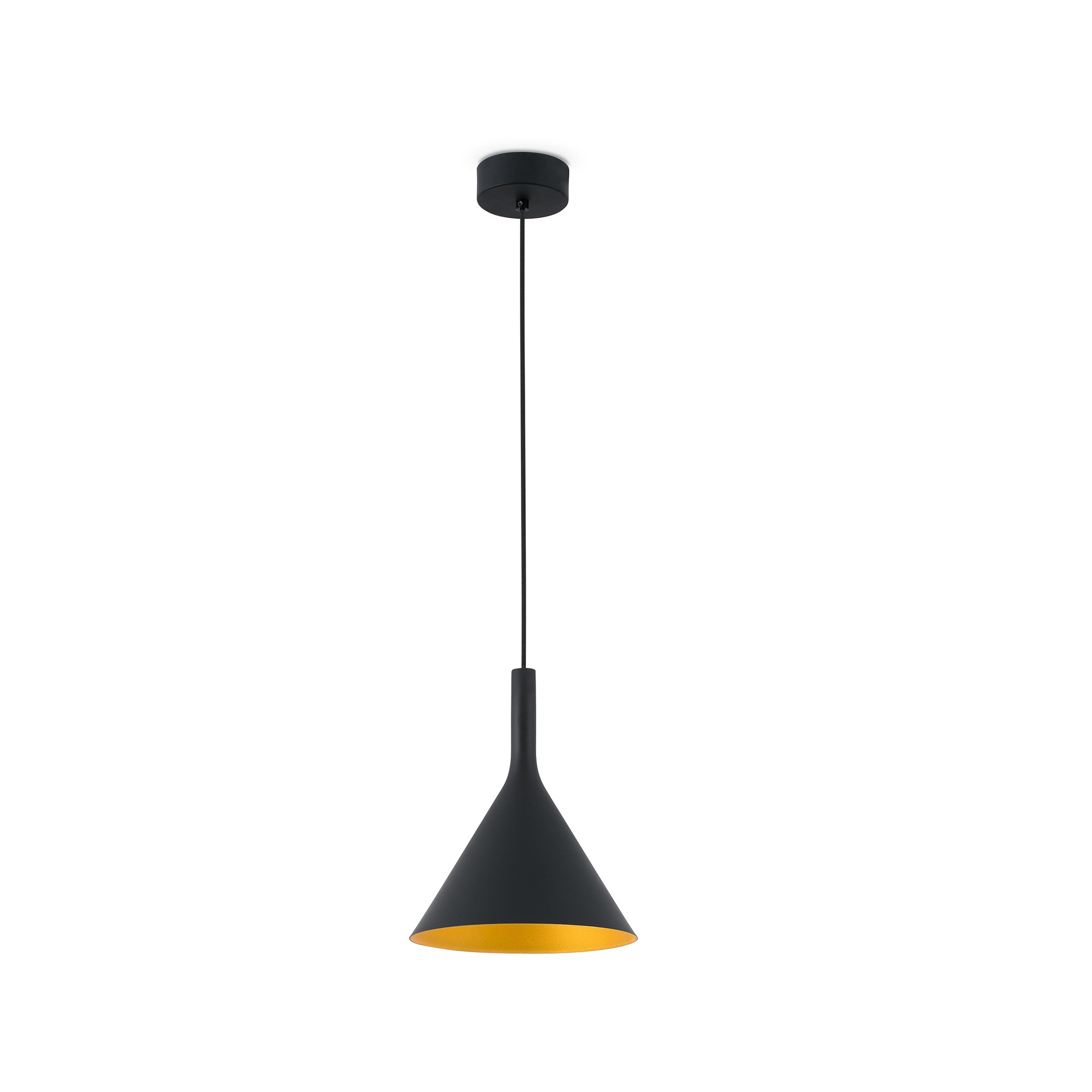 Lampada a sospensione nera a forma di cono, interno dorato, appesa al soffitto.