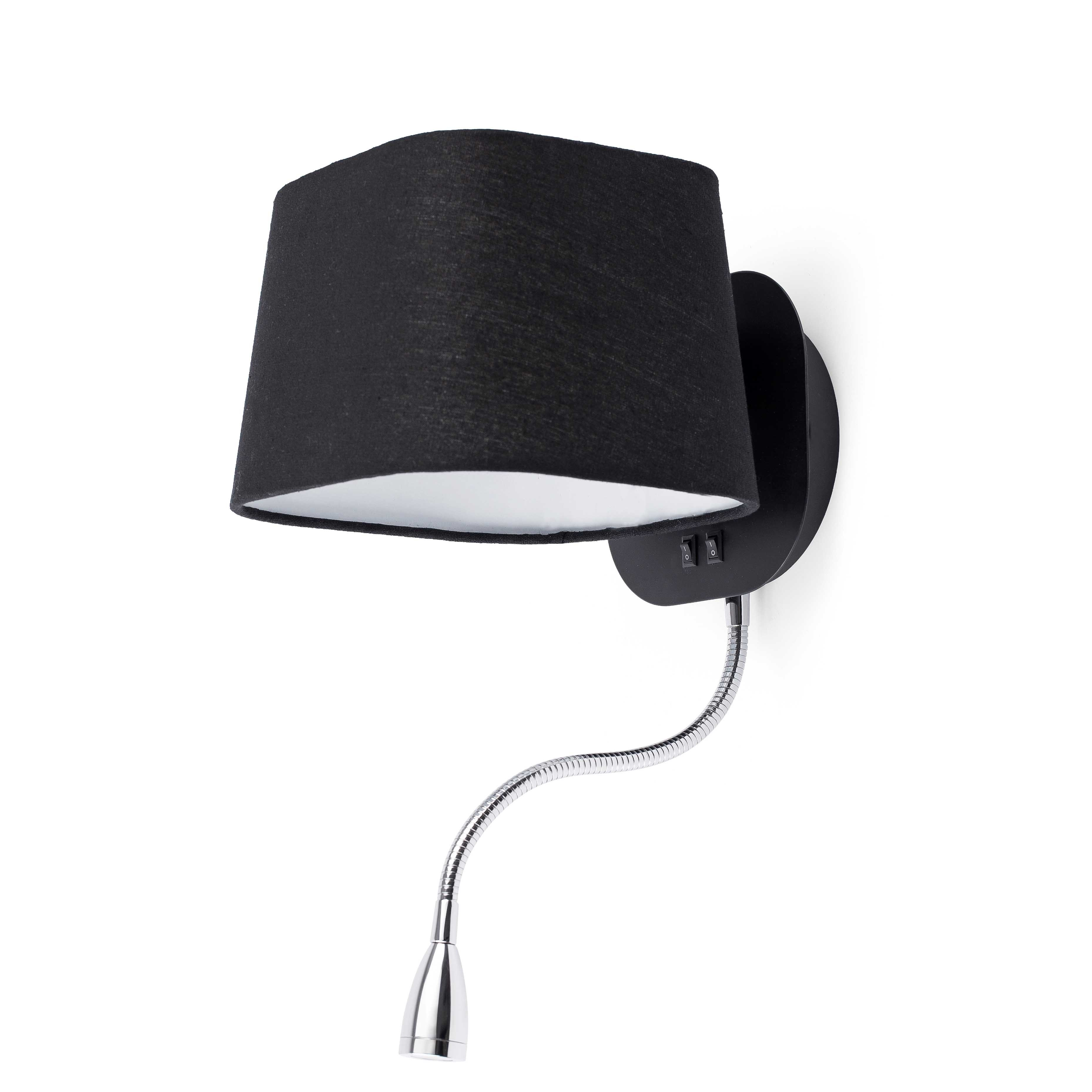 Una lampada da parete nera con paralume nero e braccio flessibile argentato.