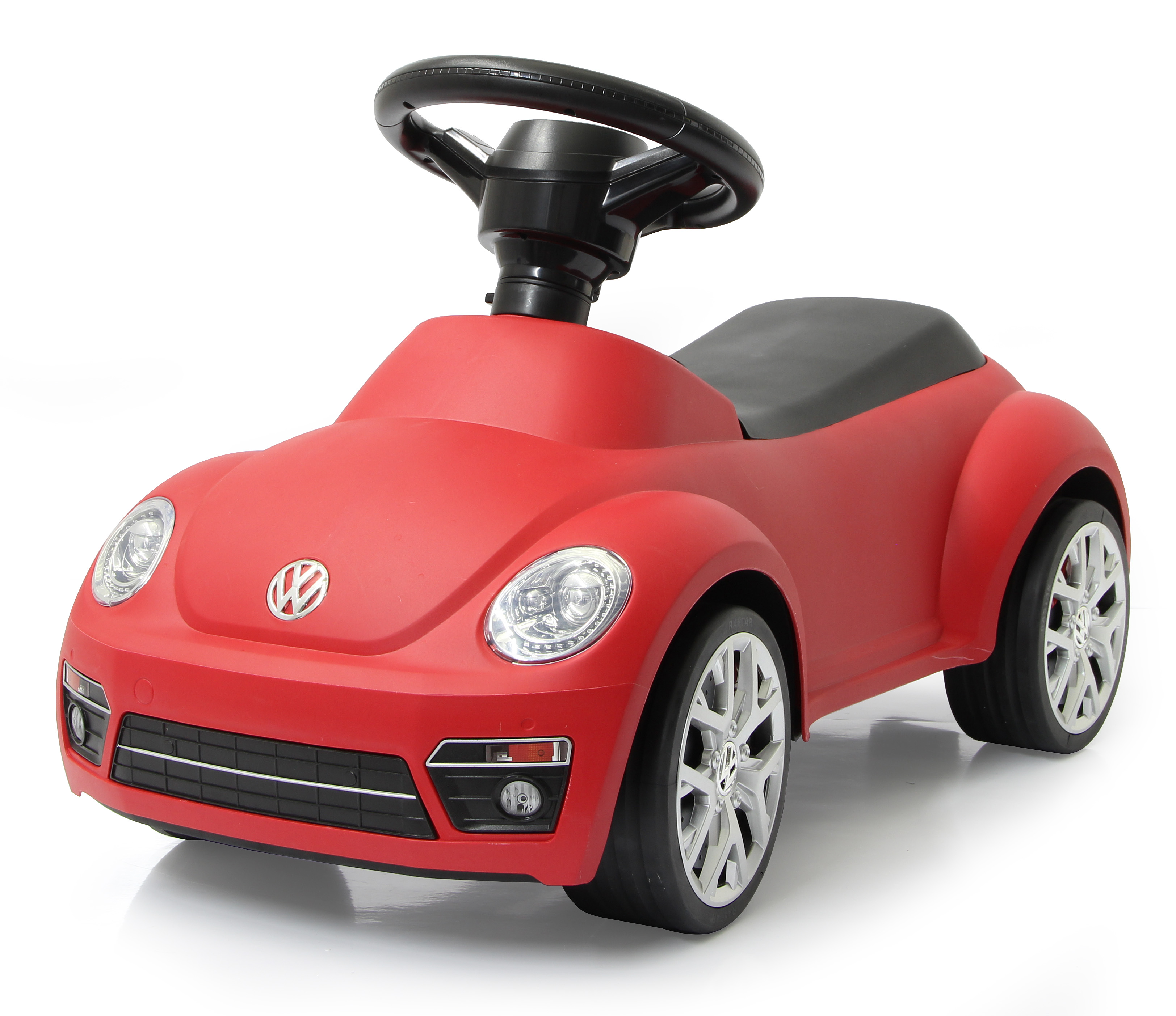 Macchina giocattolo rossa con volante nero, sedile nero e ruote argentate. Logo Volkswagen sul davanti.