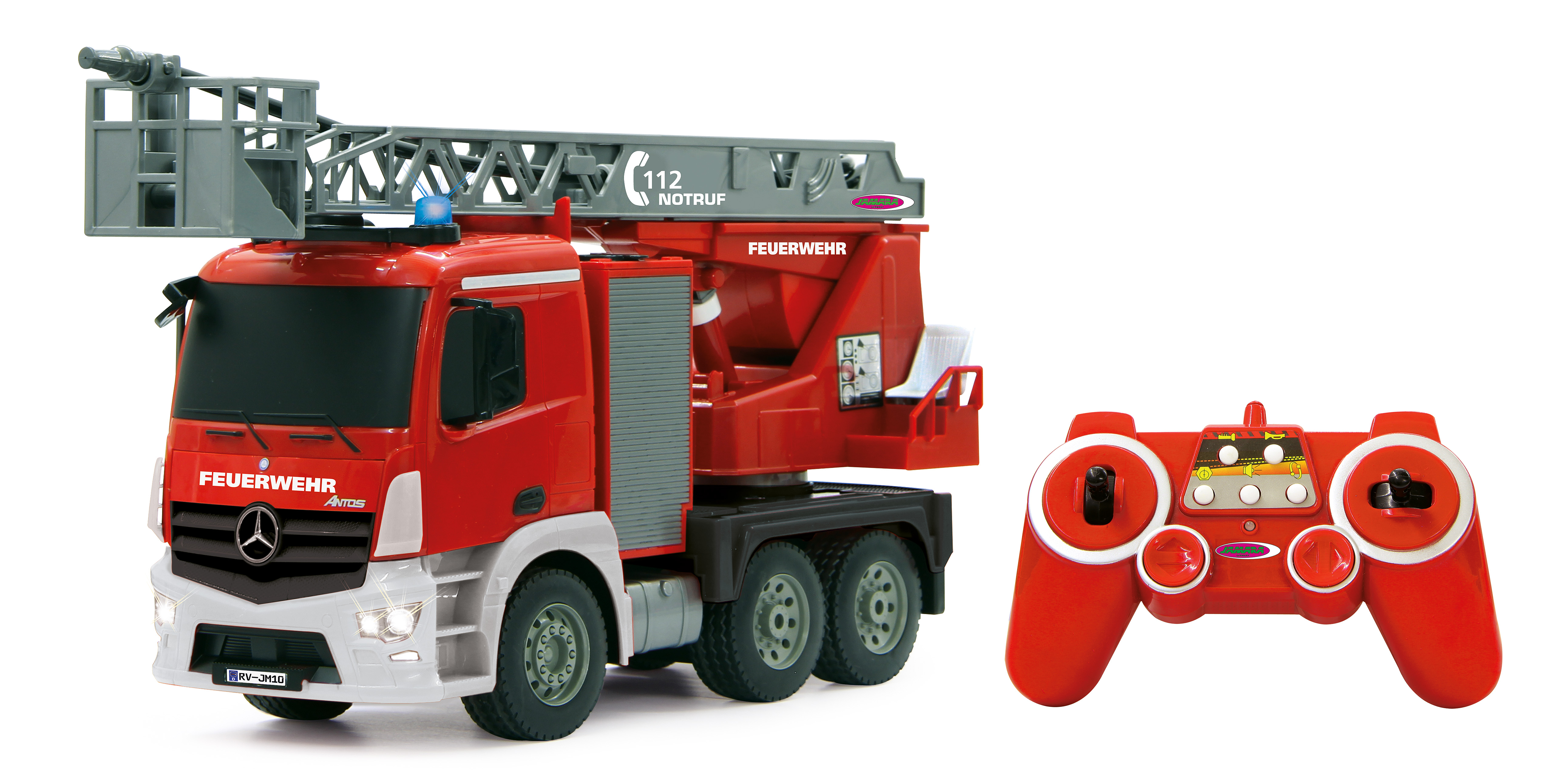 Czerwona zabawka wóz strażacki z drabiną i pilotem na białym tle.