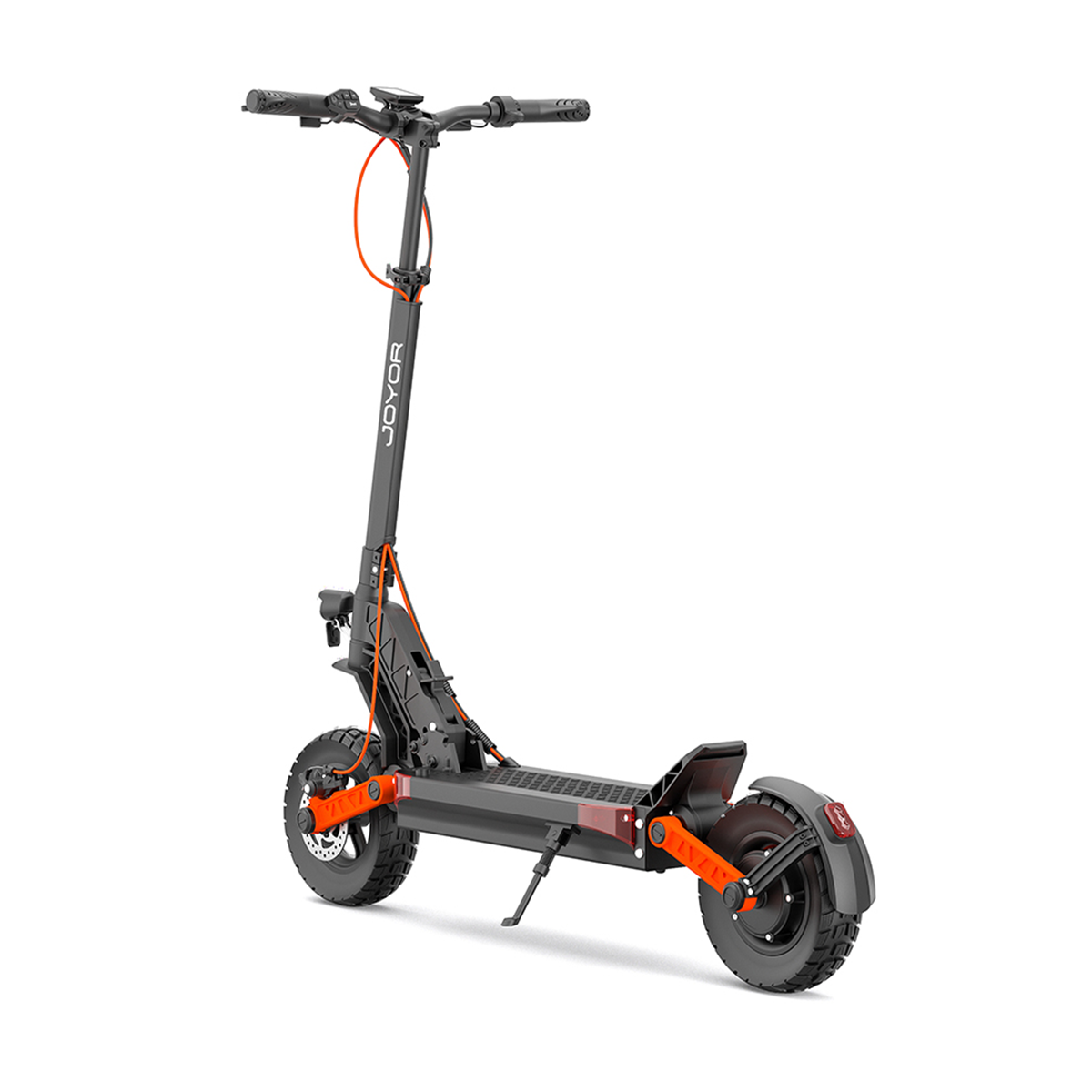 Hulajnoga elektryczna na białym tle. Czarna rama, duże opony i kierownica. Białe tło.