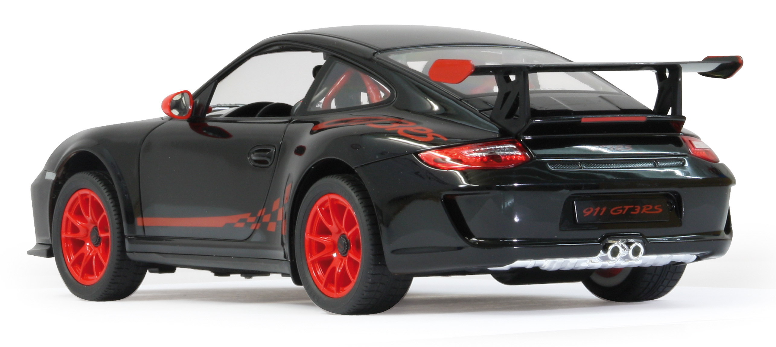 Czarny samochód sportowy z czerwonymi kołami, czarnym spojlerem i czerwonymi akcentami, widok z tyłu, białe tło.