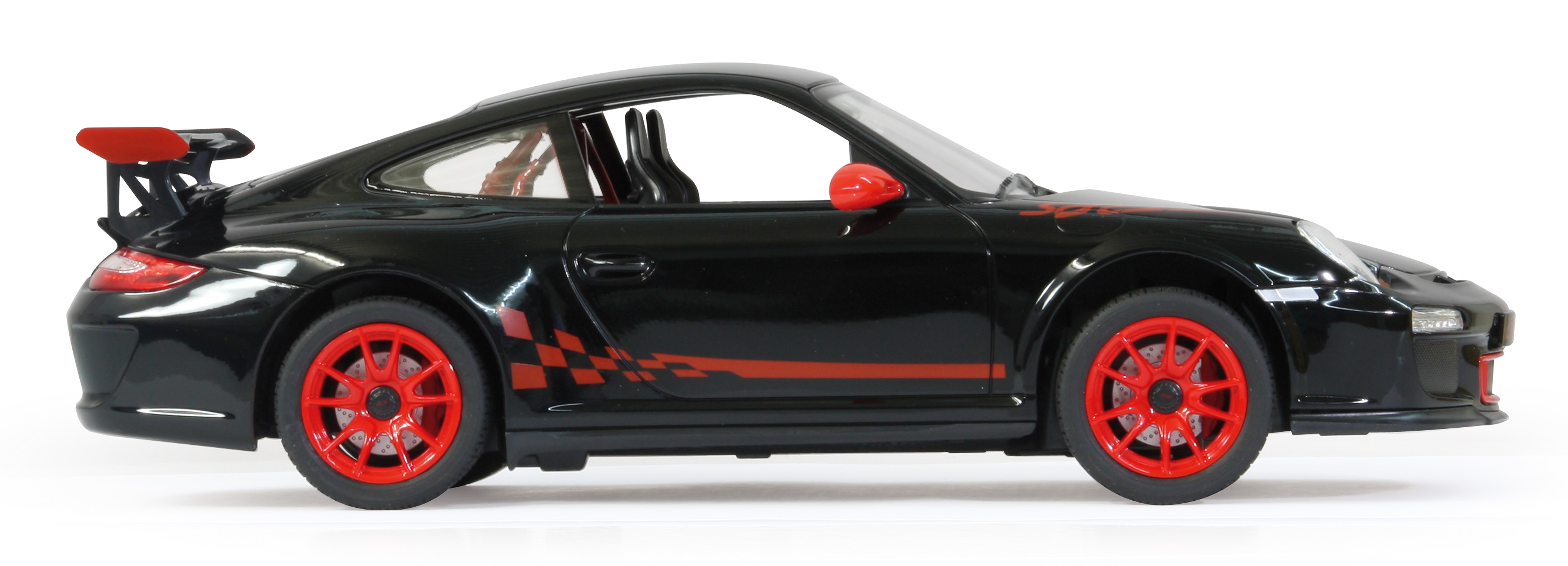 Czarny samochód zabawkowy Porsche GT3 RS. Czerwone akcenty. Z boku wzór w szachownicę.