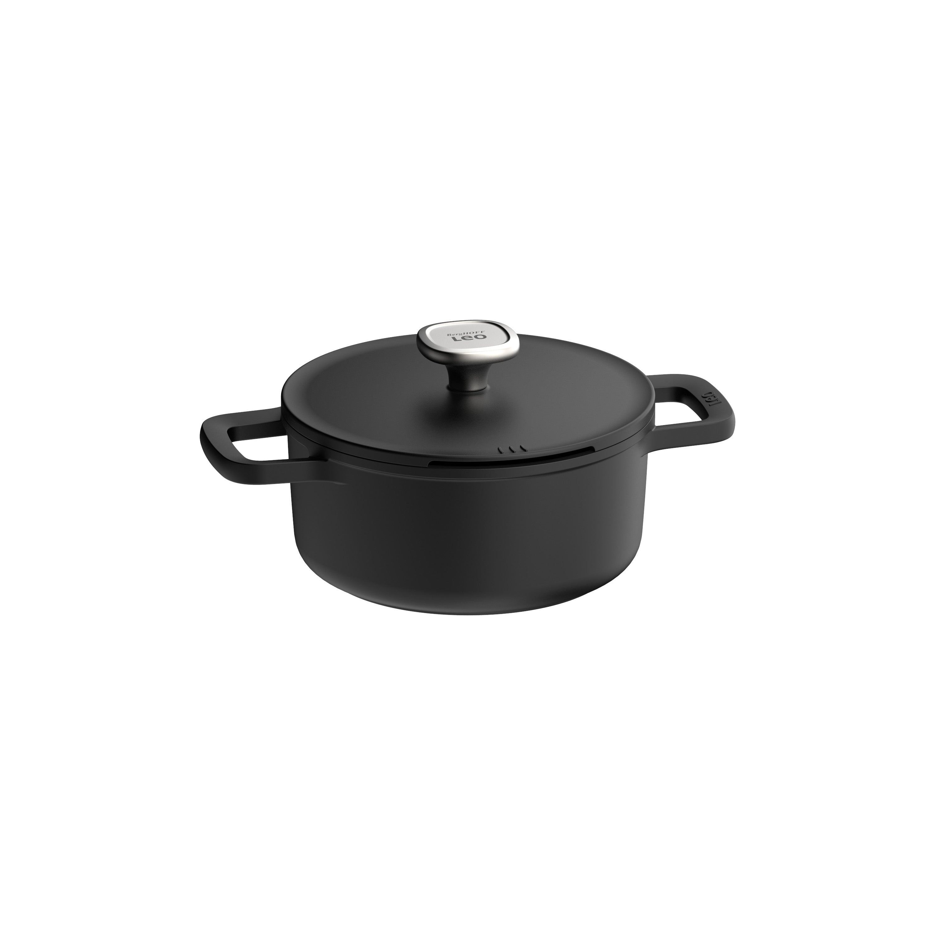 Zwarte pot met deksel en handvatten. Deksel heeft zilveren knop, pot op witte ondergrond.