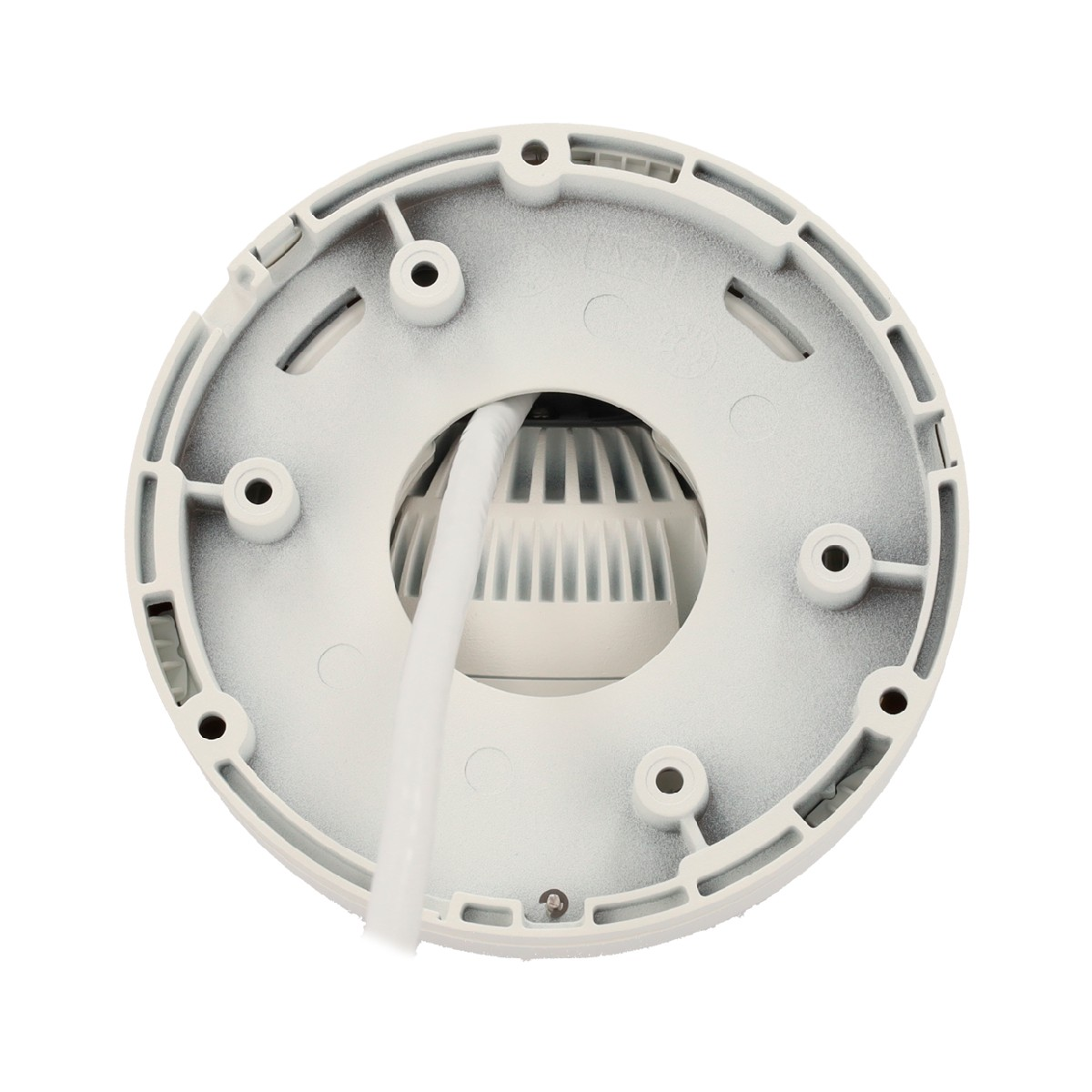 Spód białej kamery bezpieczeństwa. Ma otwory na śruby i kabel.