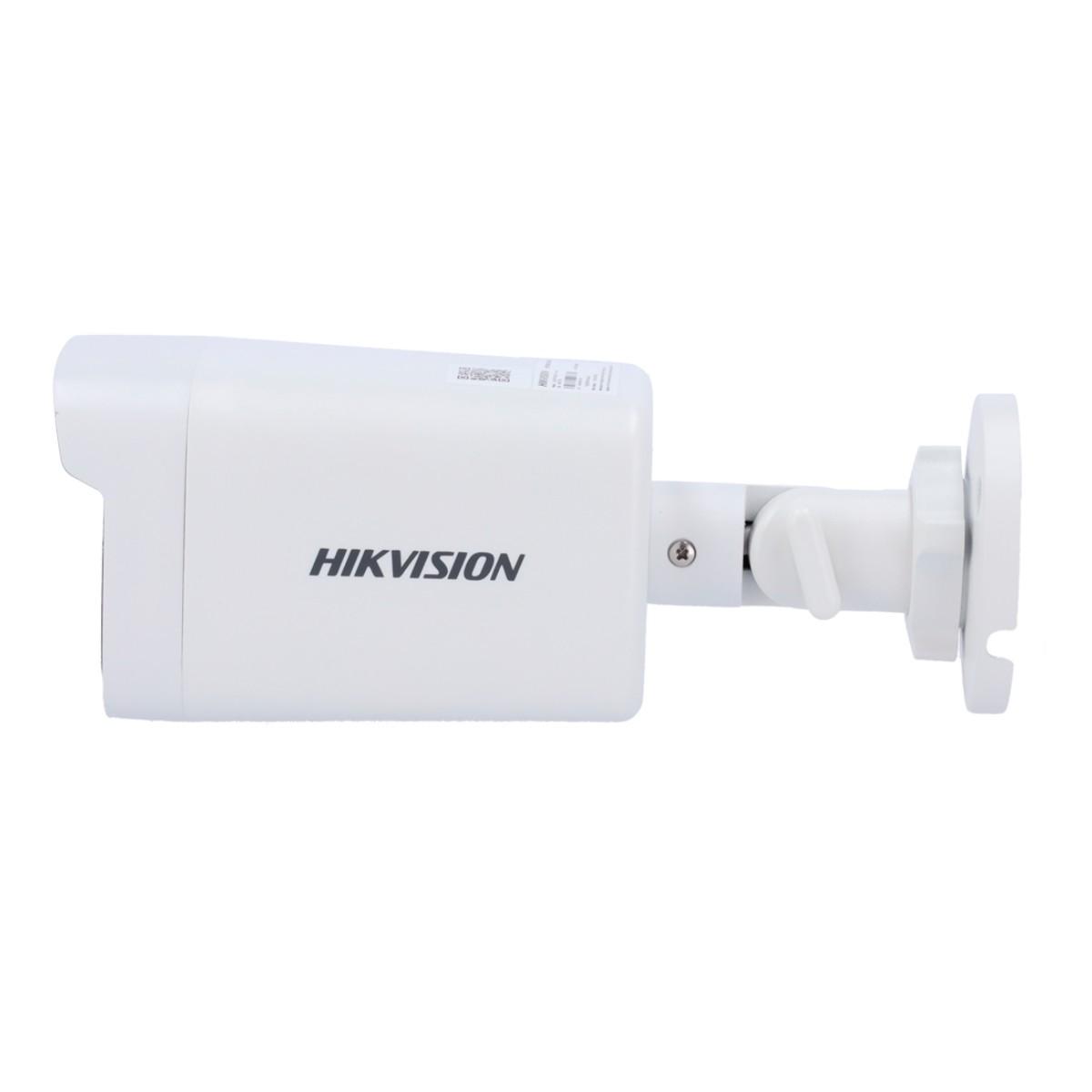 Weiße Hikvision-Überwachungskamera auf weißer Oberfläche. Die Kamera ist zylindrisch, an einer Halterung befestigt.