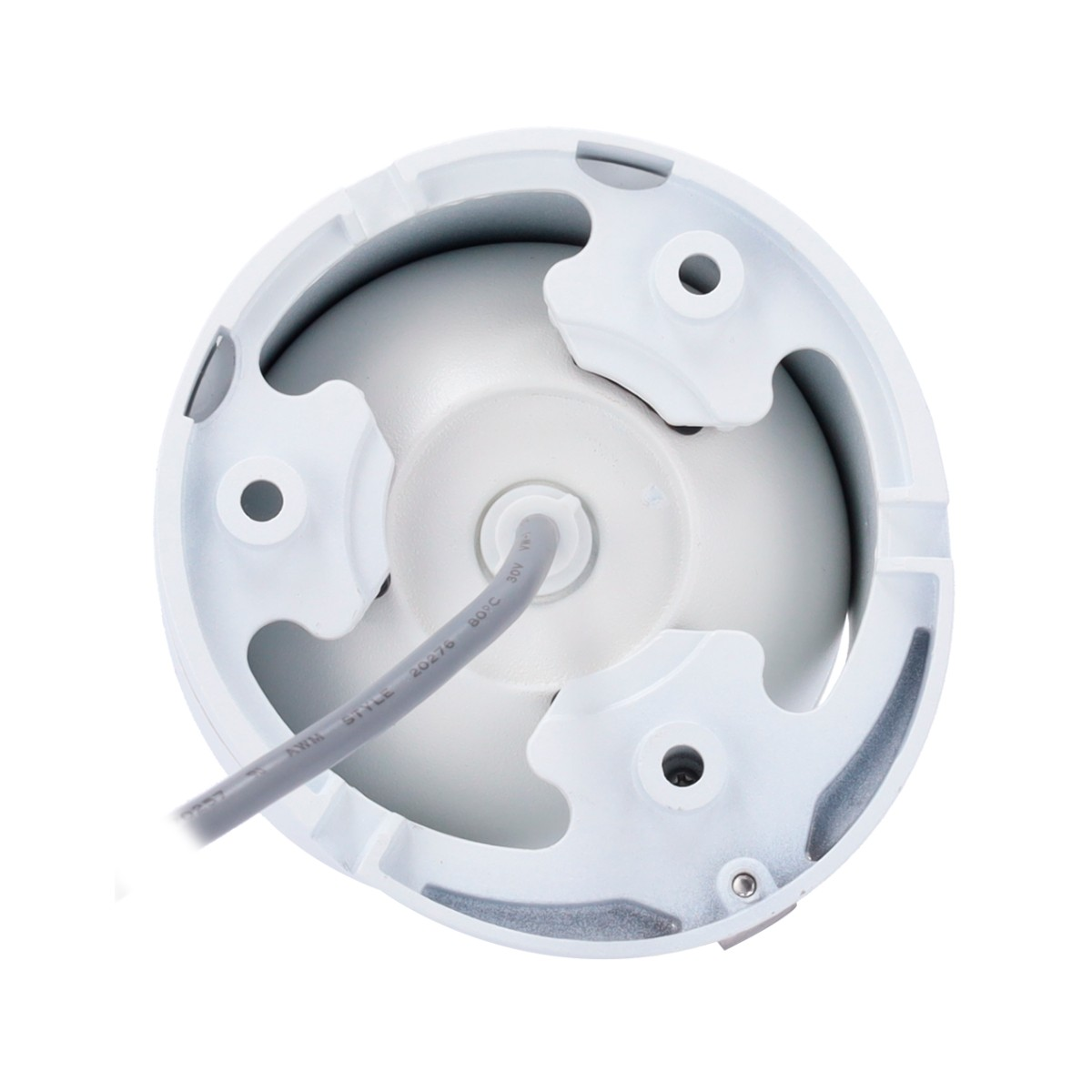 Widok od dołu białej kamery monitoringu z szarym kablem.