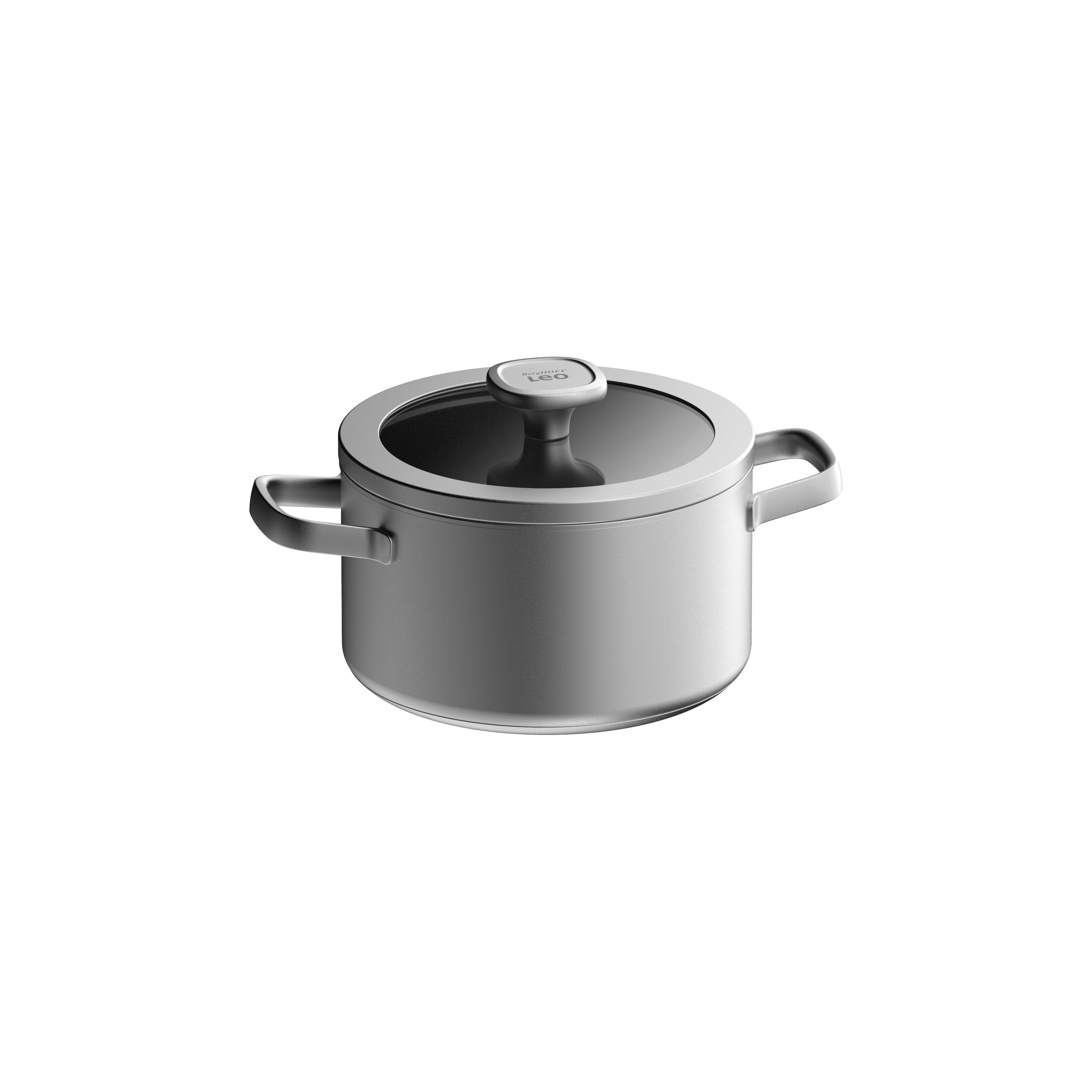 Zilveren pot met glazen deksel en handvatten, geïsoleerd op witte achtergrond. Modern design.