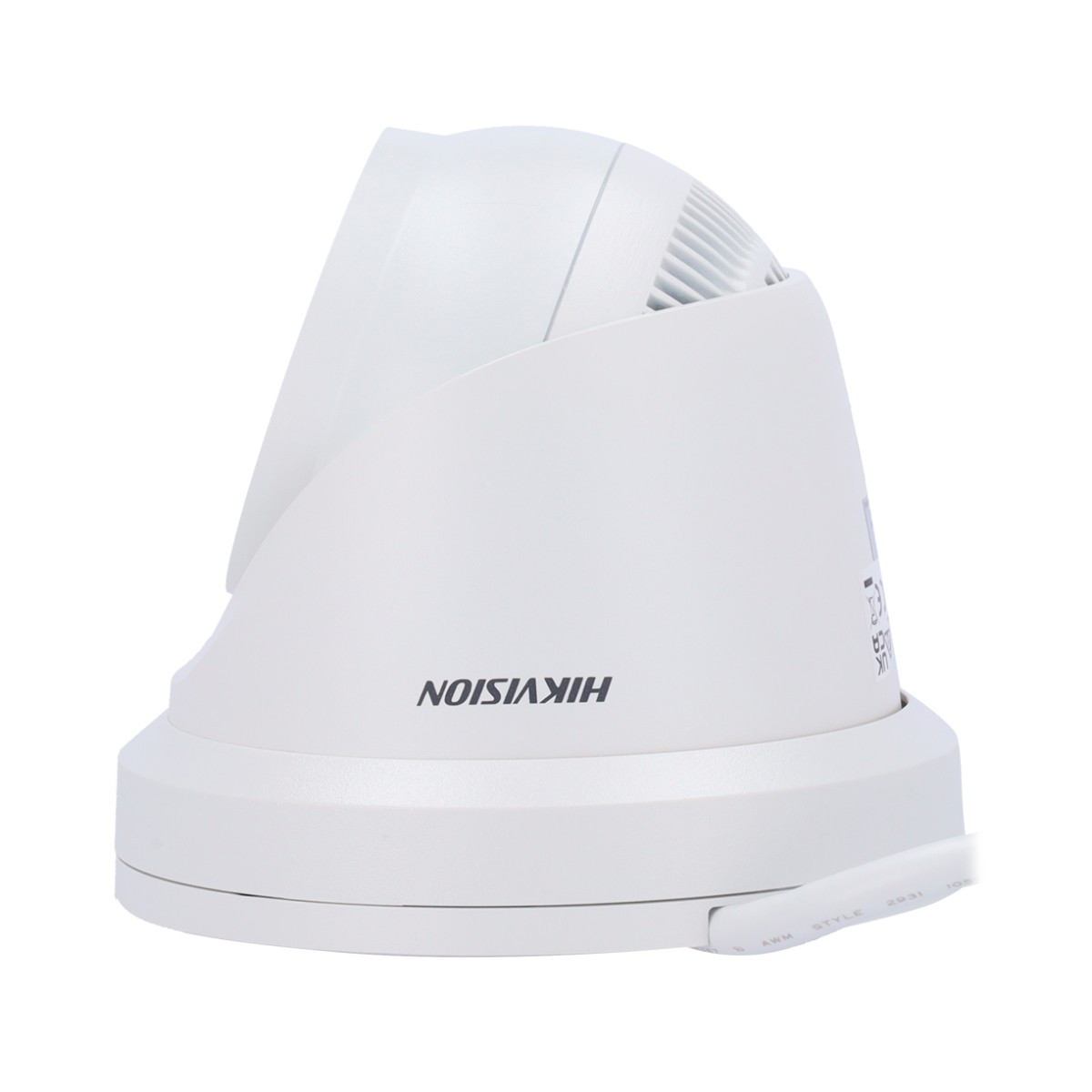 Witte beveiligingscamera met HIKVISION logo. Het is een koepelvormige camera.