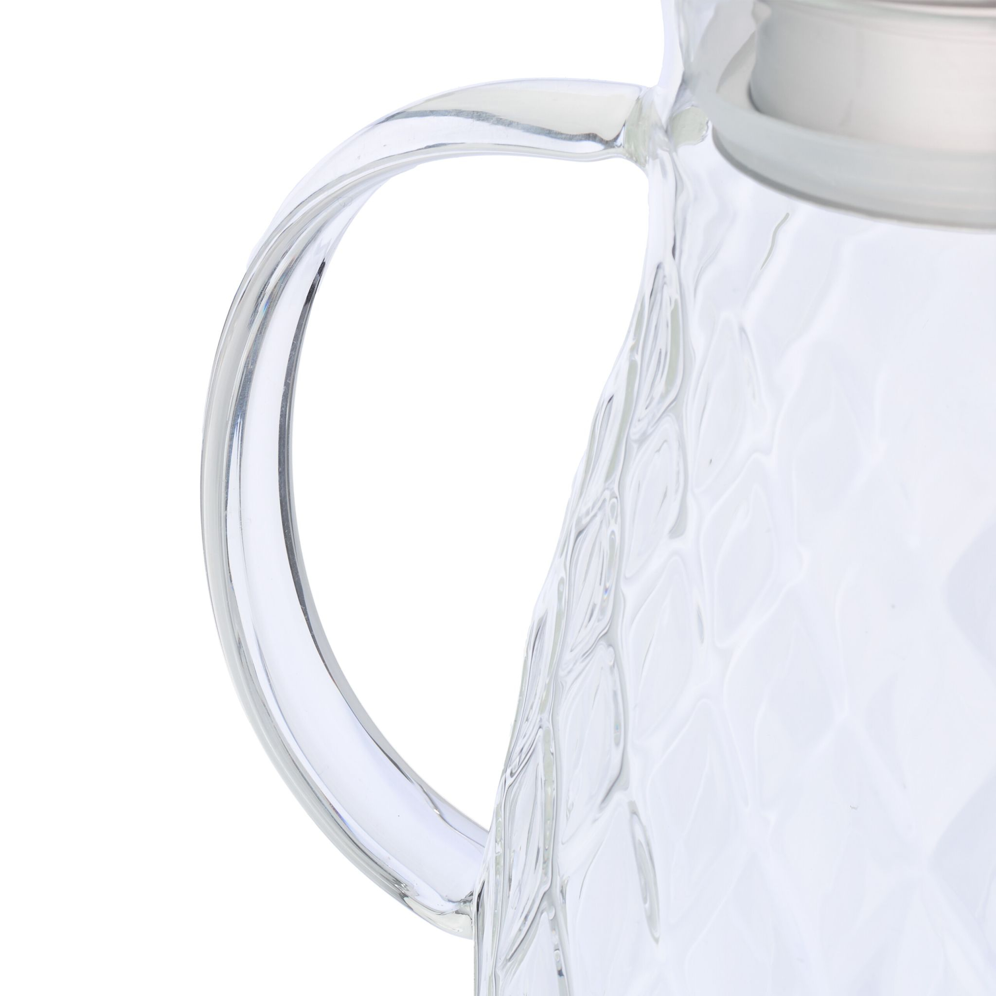Klarer Glaskrug mit Henkel.