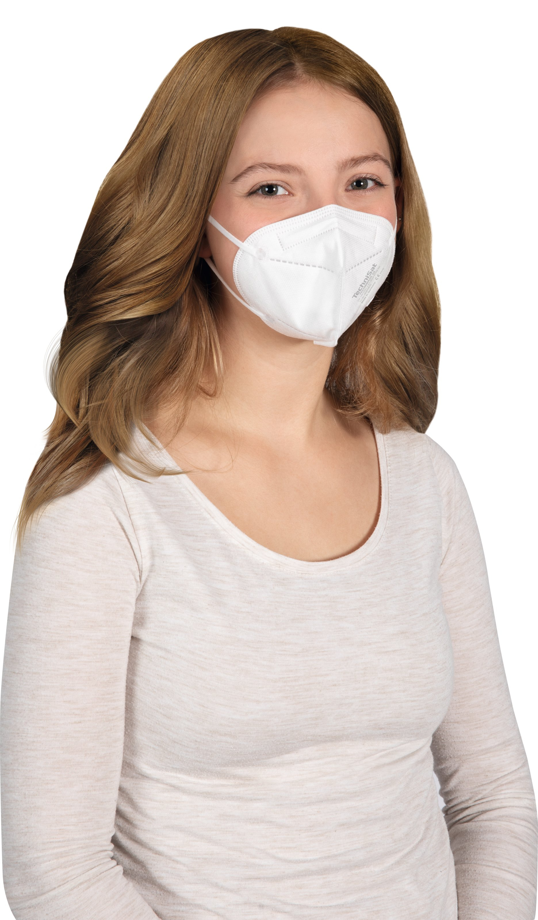 Eine Frau, die eine weiße Gesichtsmaske trägt.