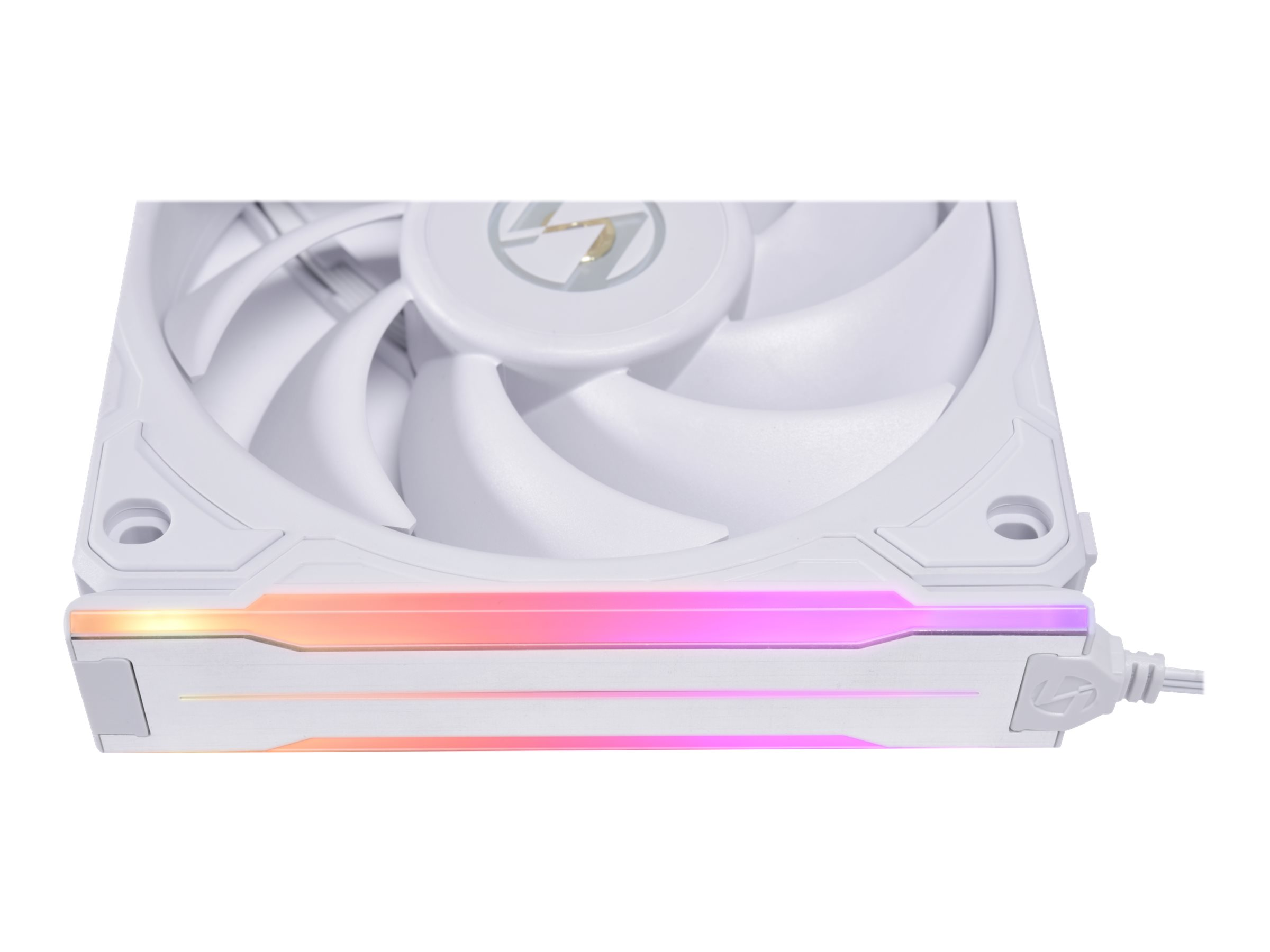 Ventola per computer bianca con illuminazione RGB sul fondo, con pale e telaio bianchi, primo piano.