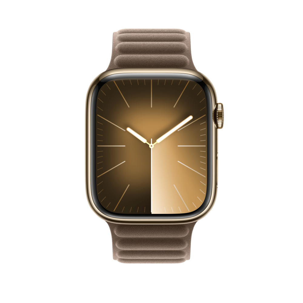 Apple Watch con cassa dorata e cinturino in pelle marrone, mostra l'ora.