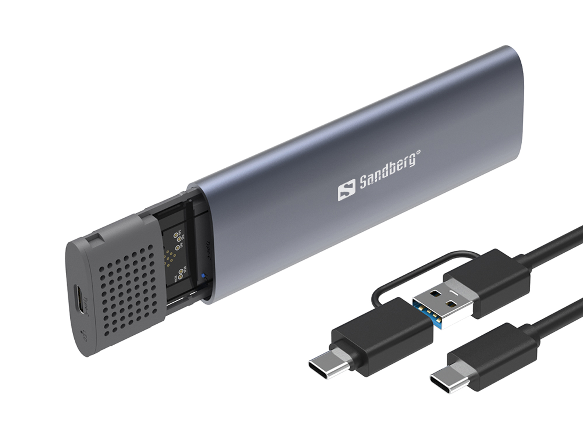 Un SSD esterno Sandberg argentato con un cavo USB e due connettori.
