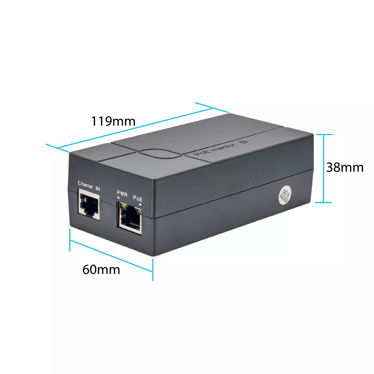 Ein schwarzer PoE-Injector mit Abmessungen in mm, beschriftet mit Ethernet-, PWR- und PoE-Anschlüssen.
