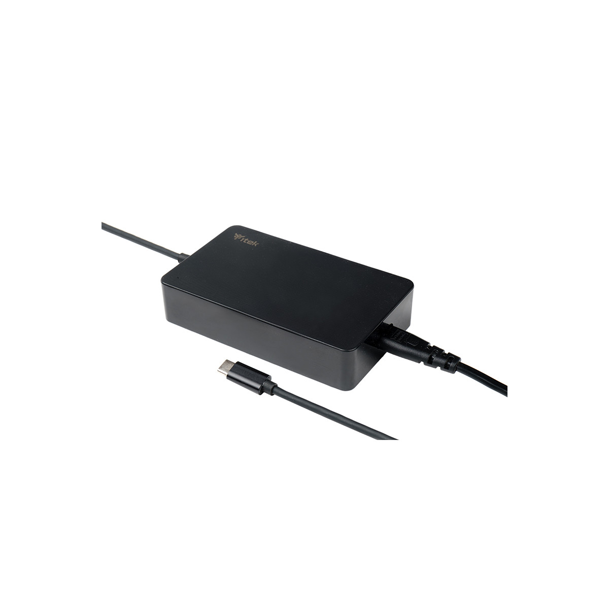 Adattatore di alimentazione nero con cavo USB-C. L'adattatore ha il marchio Yitek.