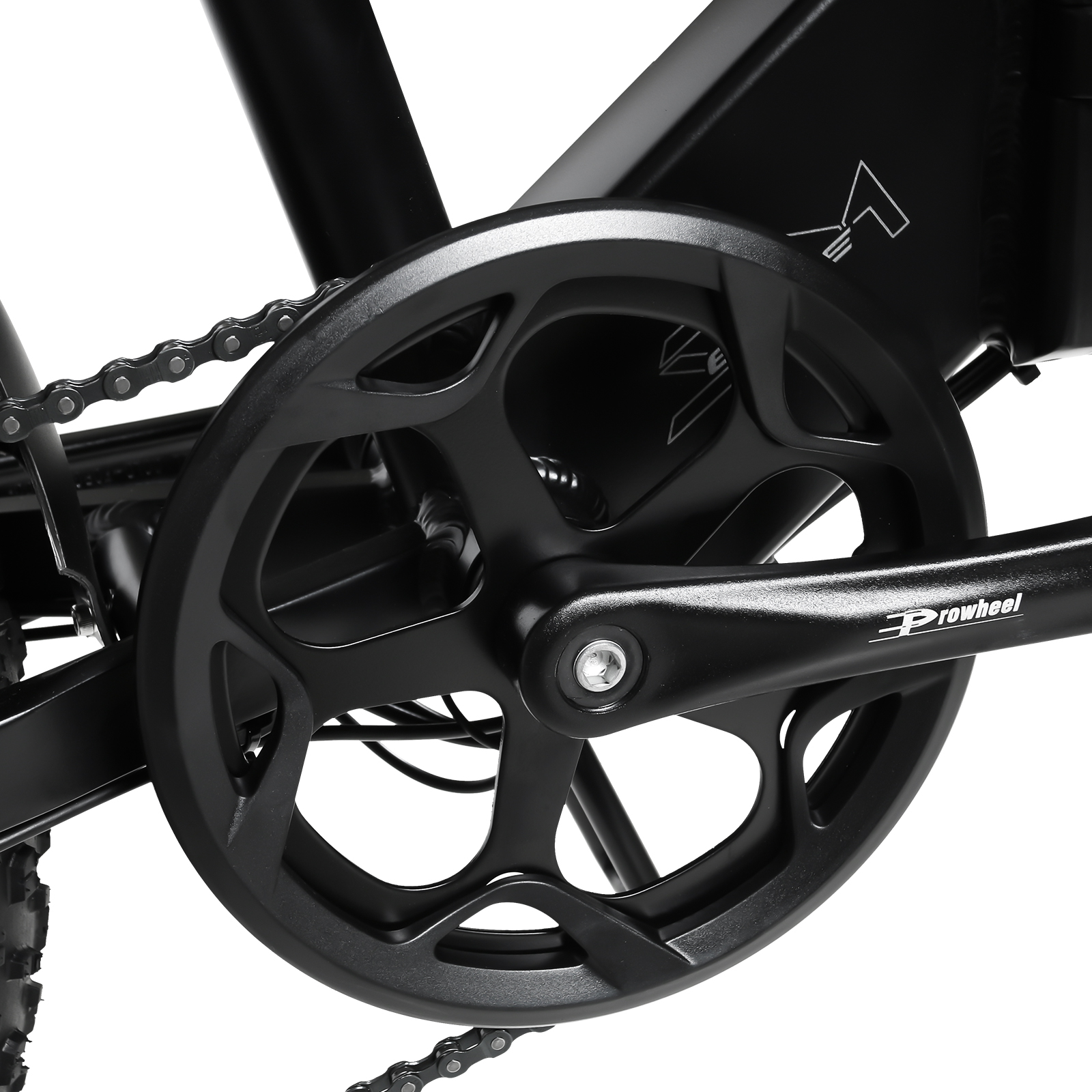 Tarcza łańcuchowa i mechanizm korbowy roweru. Czarny kolor. Część e-roweru.