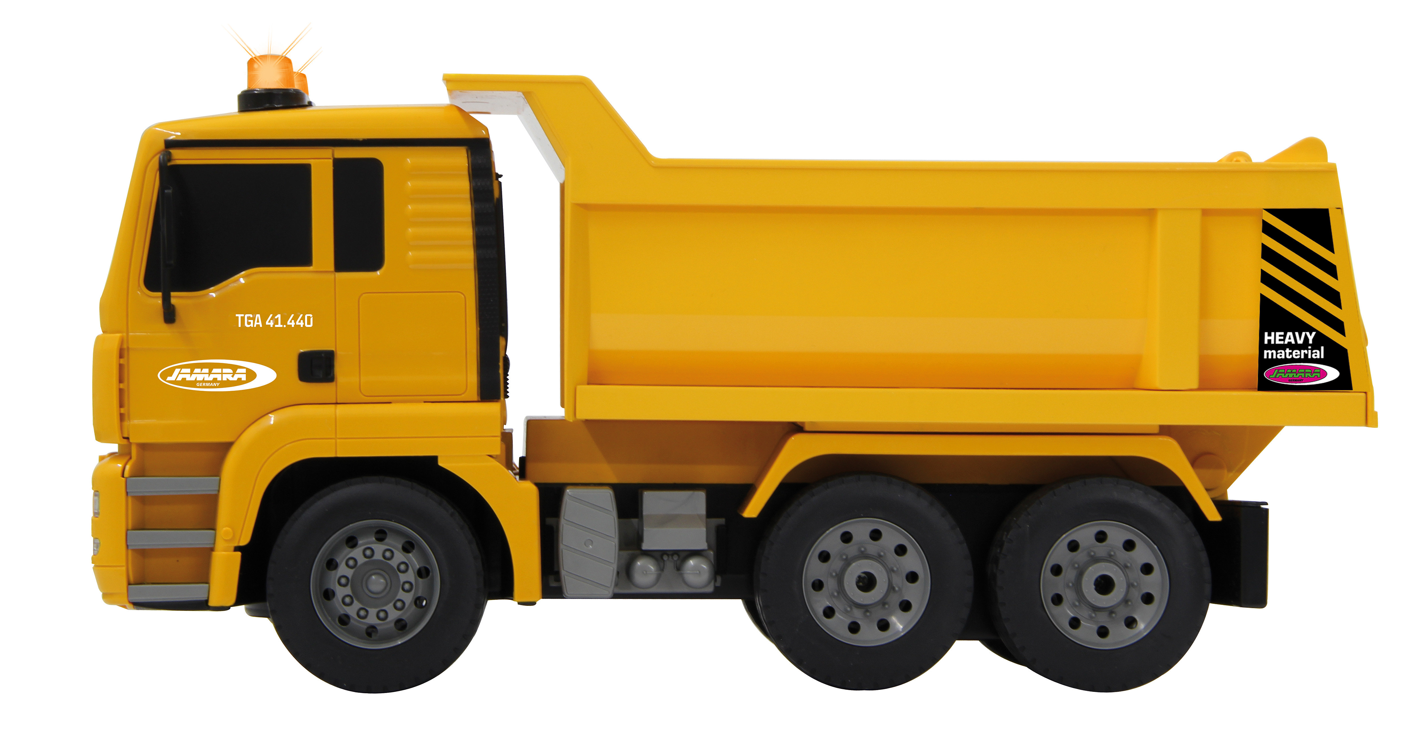 Żółta zabawka wywrotka z czarnymi oponami. Ma światła ostrzegawcze i etykietę materiału ciężkiego.