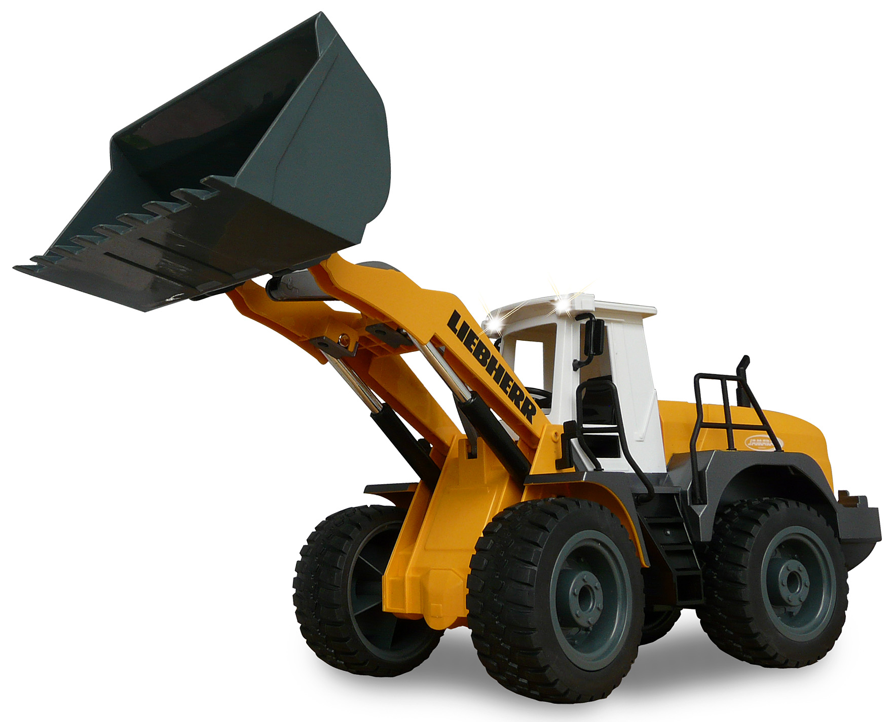 Żółto-szara zabawka ładowarki czołowej. Wiadro podniesione. Białe tło.