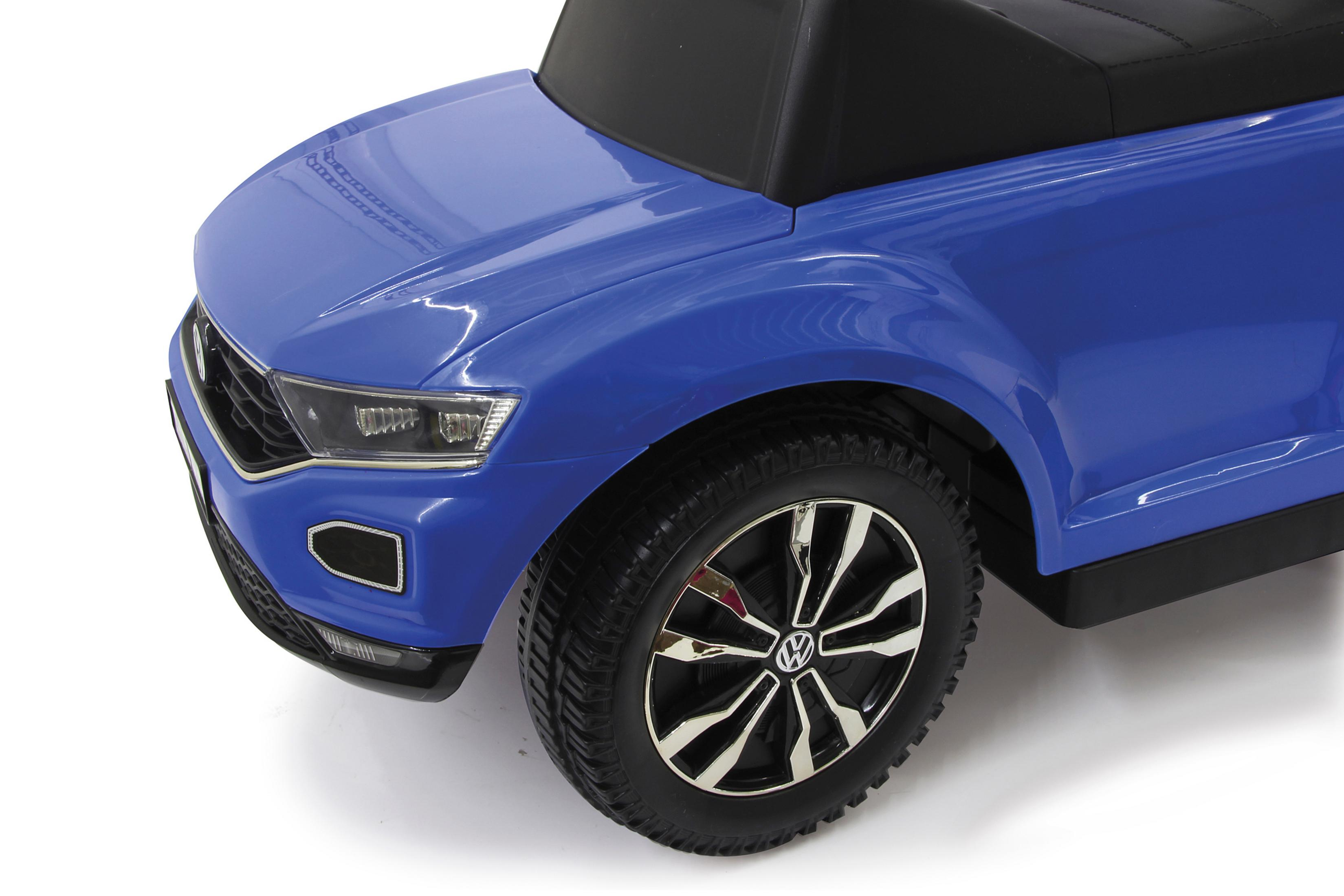 Die Front eines blauen Spielzeugautos, Räder sichtbar. Der Hintergrund ist weiß.
