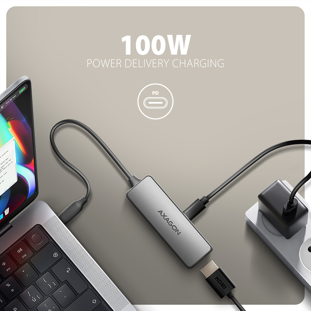 Adapter Axagon podłączony do laptopa, zasilacza i kabla HDMI, wyświetlający ładowanie 100W.