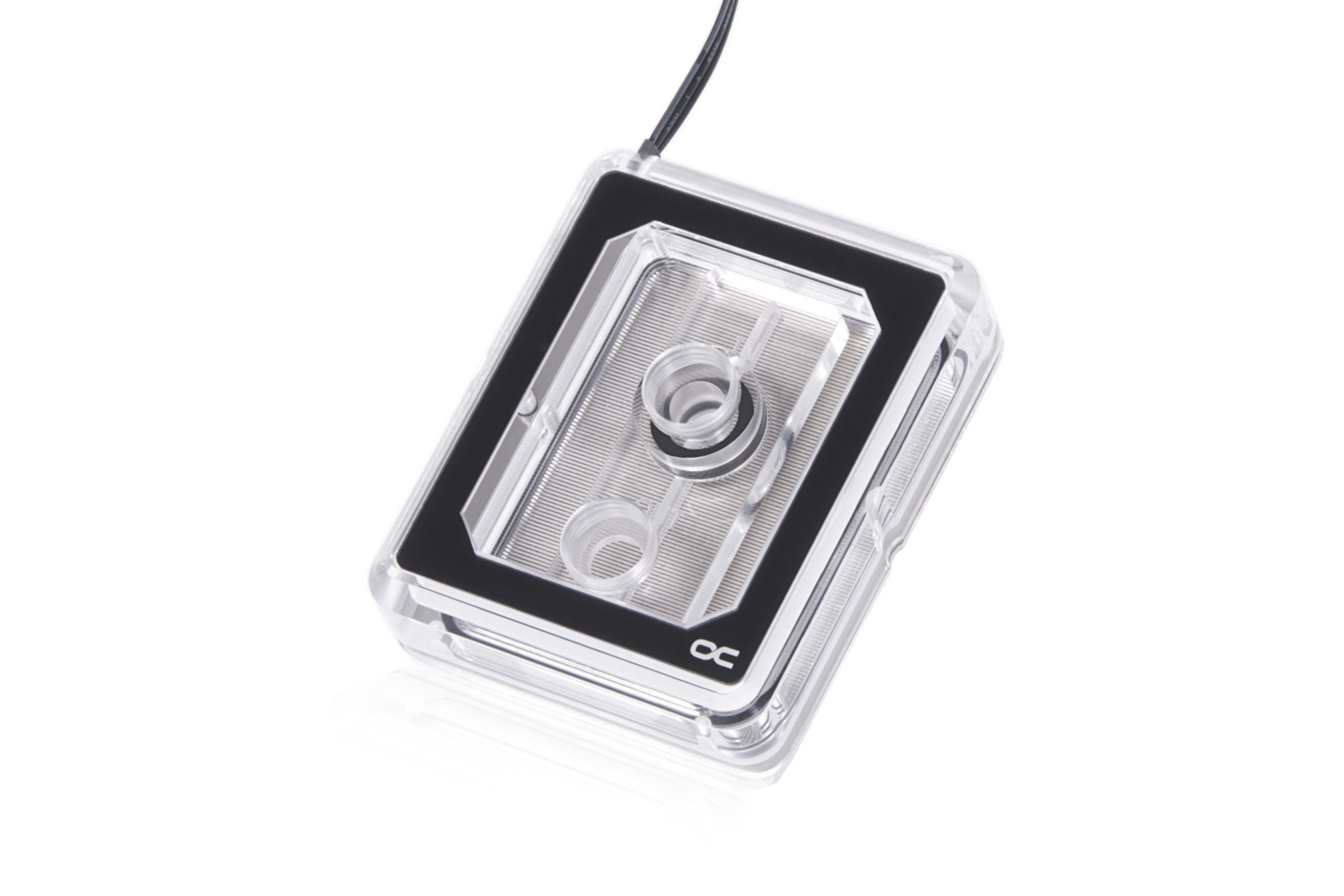 Water block rettangolare trasparente con finiture nere e due porte circolari. Vista angolata.