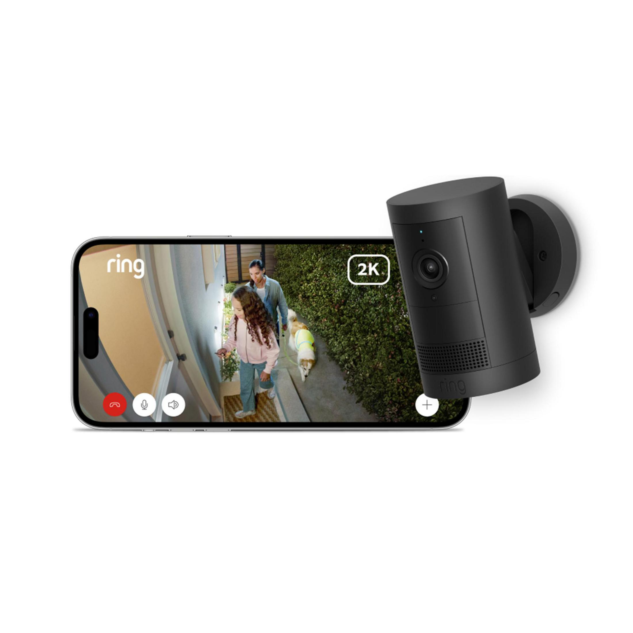 Pantalla de smartphone mostrando video de personas y un perro.
