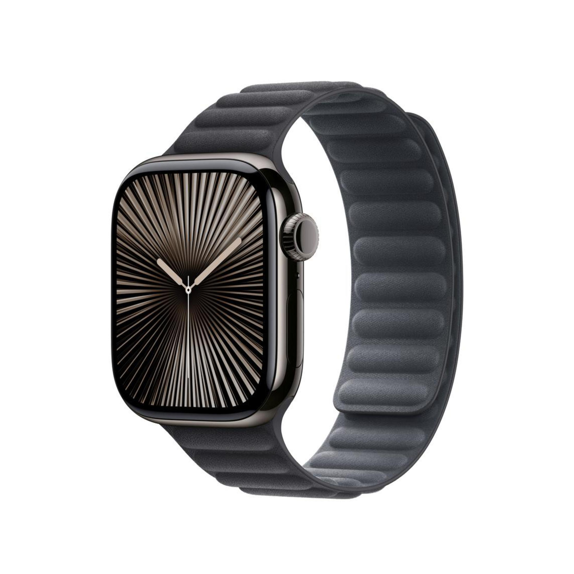 Czarny Apple Watch z ciemną tarczą i czarnym magnetycznym paskiem na białym tle.