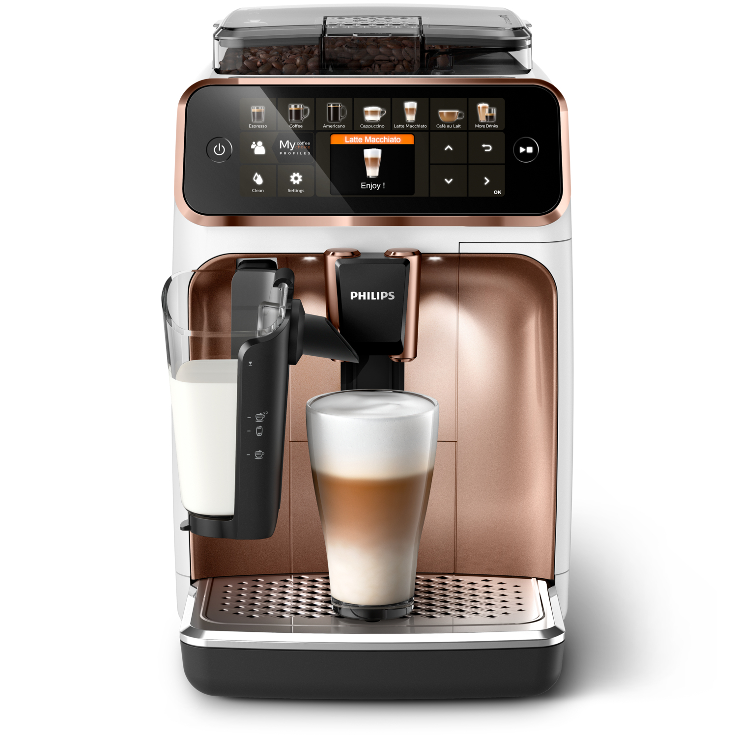 Latte macchiato ve süt bardağı ile beyaz ve bakır kahve makinesi. Enjoy! metni.