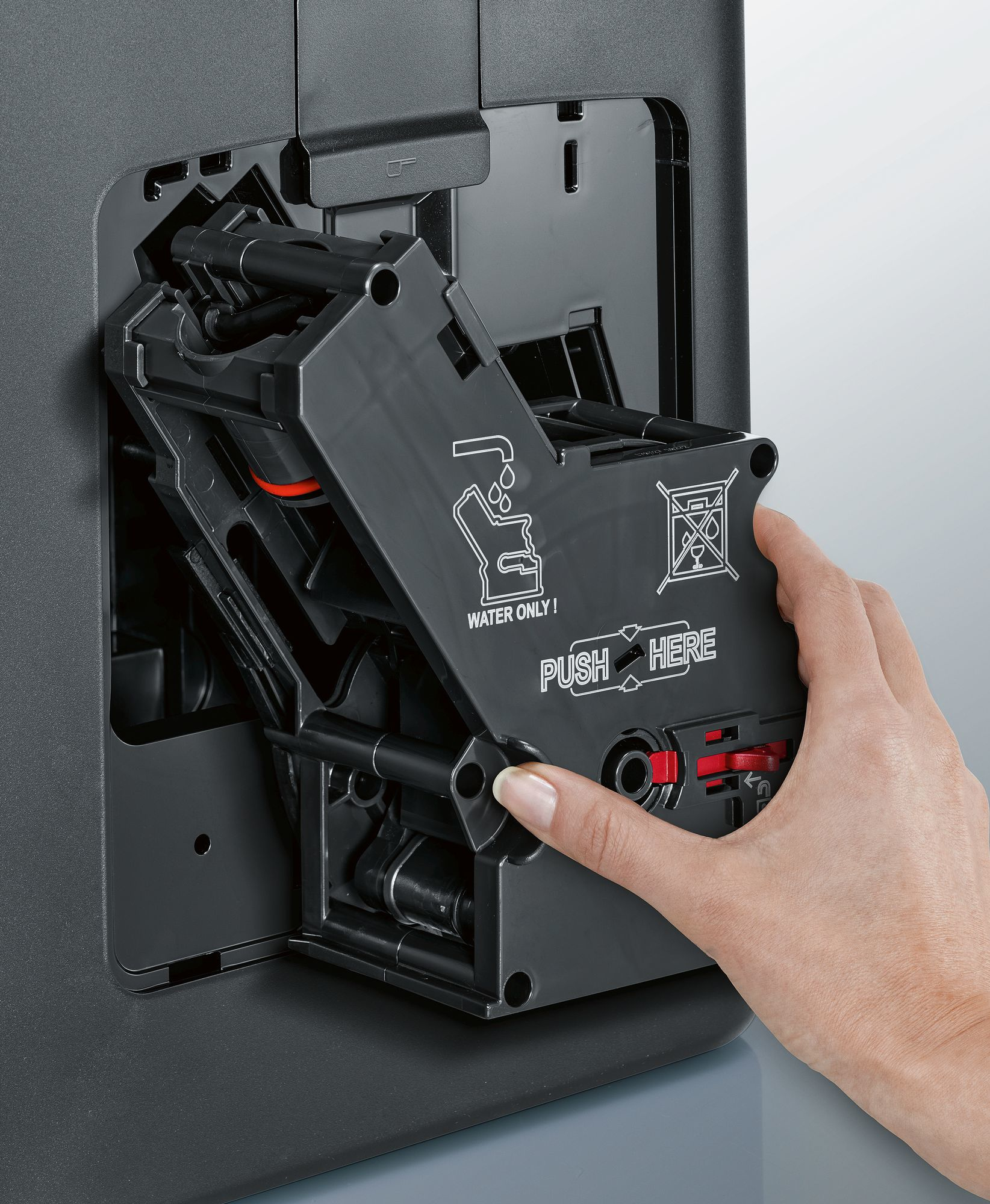 Scena z gry wideo z postacią w niebieskim kapeluszu, obserwującą krajobraz.