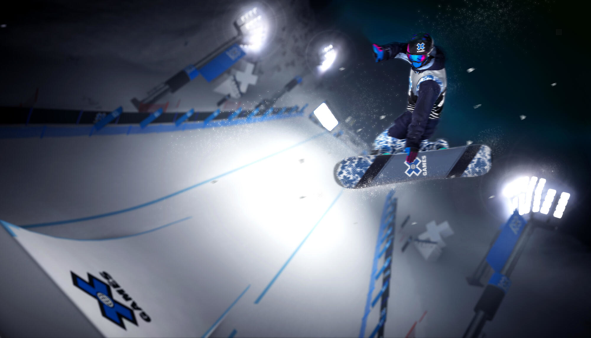 Snowboardzista w powietrzu wykonujący trik na X Games, na tle śnieżnym.