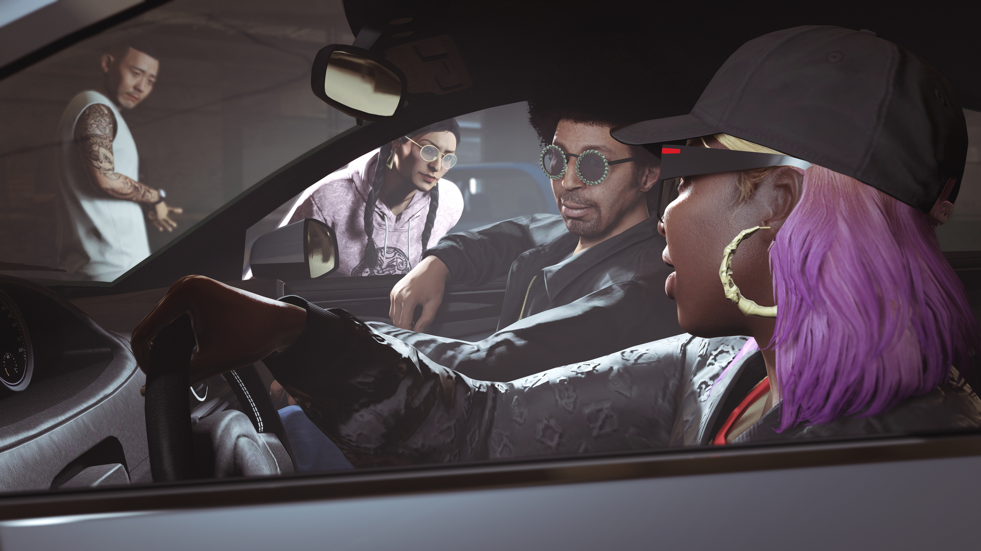 Cztery osoby w samochodzie. Kierowca z fioletowymi włosami, inni wyglądają przez okno.