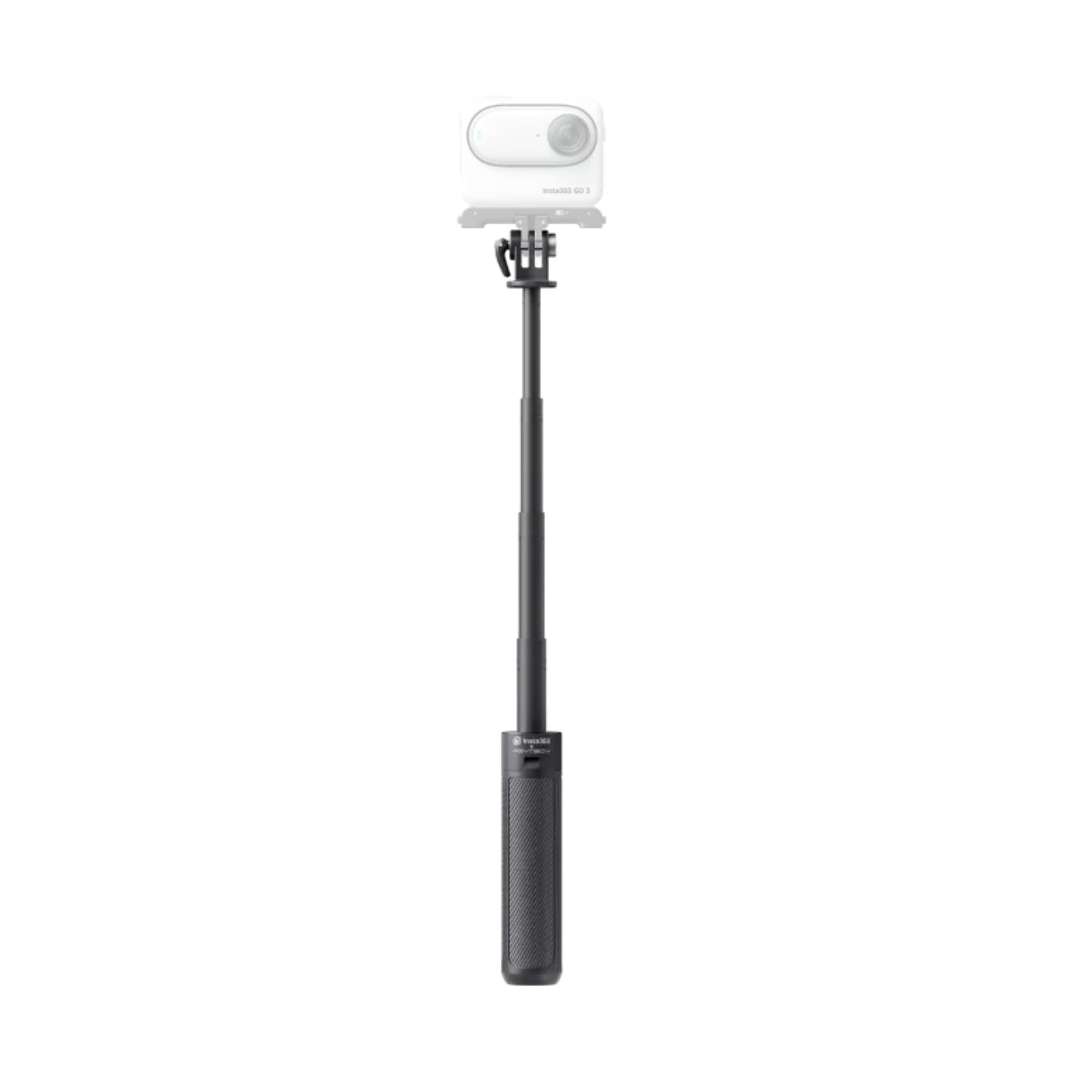 Cámara Insta360 blanca en un palo selfie negro. El palo está extendido. Fondo blanco.
