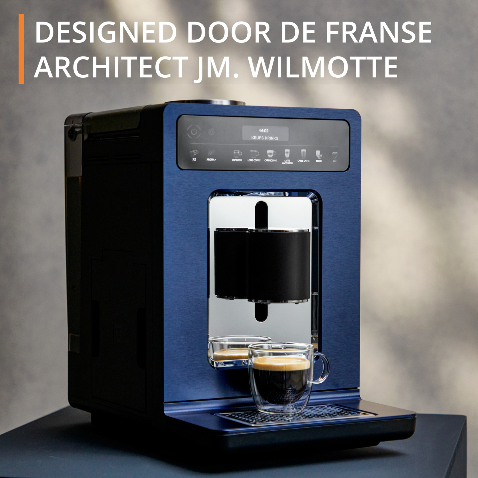 Macchina da caffè. Design blu e nero. Testo: Progettato da De Franse Architect JM. Wilmotte.