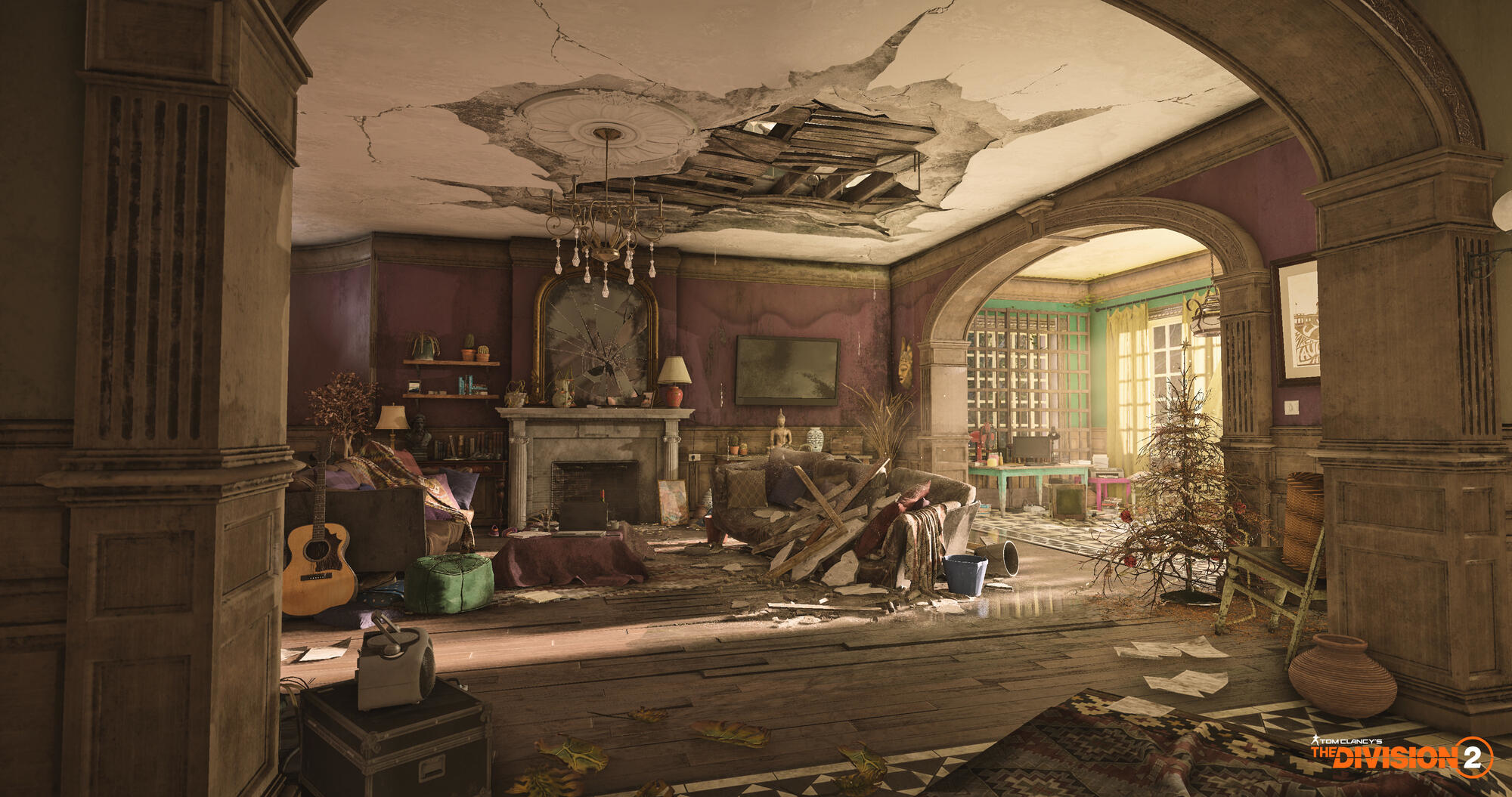 Zniszczony salon z uszkodzonym sufitem, meblami i porozrzucanymi gruzami. Pokój jest w stanie ruiny.